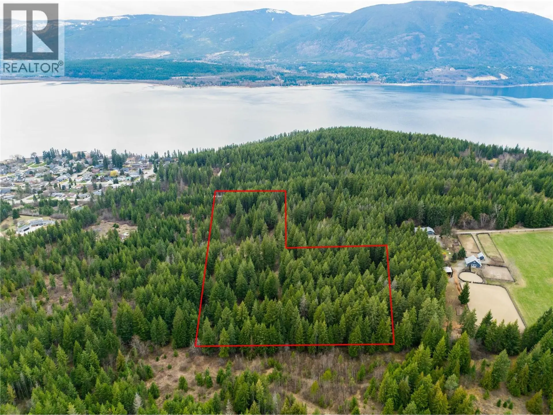 Property at 5560 LAKESHORE ROAD NE, Salmon Arm, BC