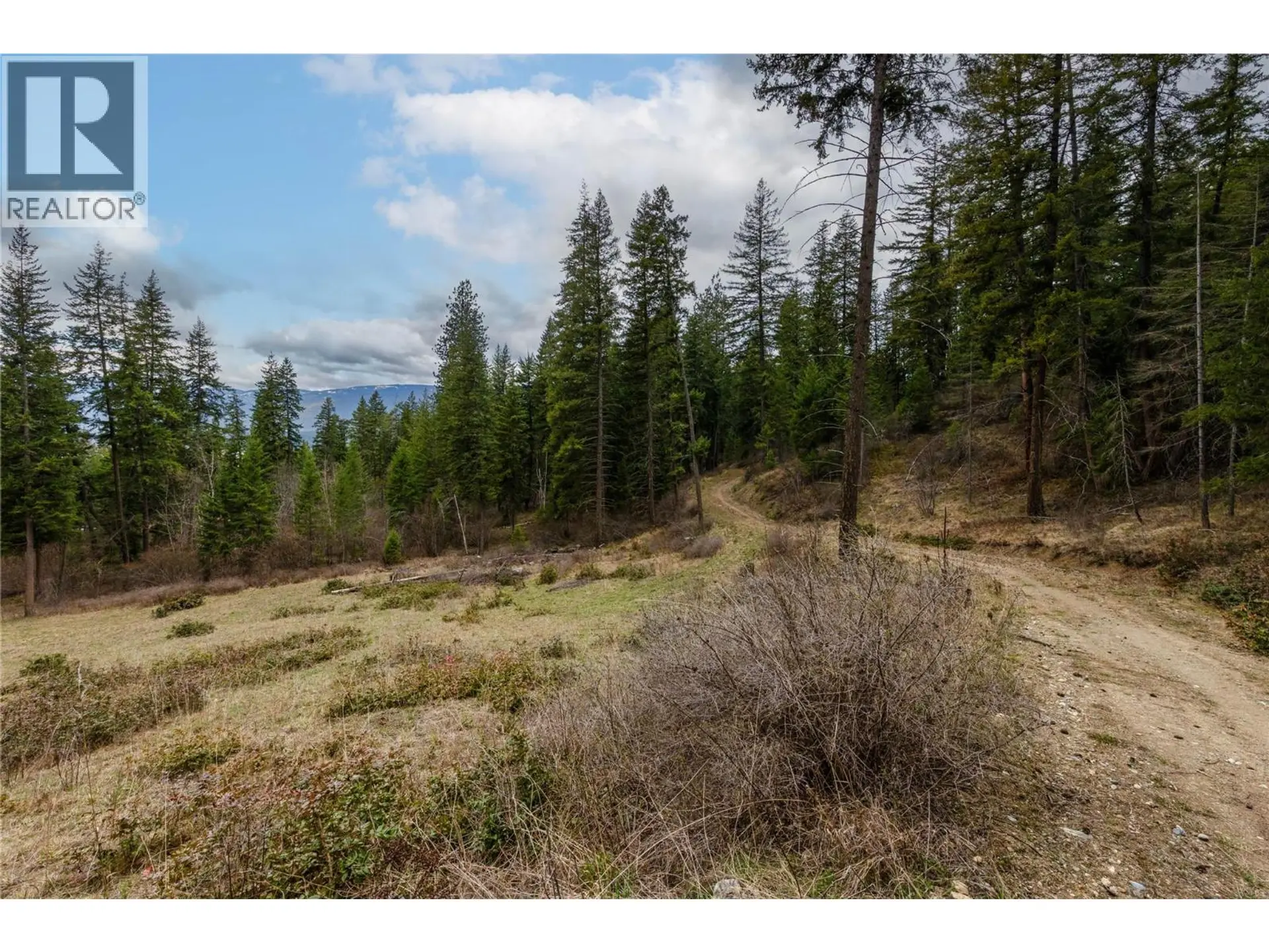 Property at 5560 LAKESHORE ROAD NE, Salmon Arm, BC