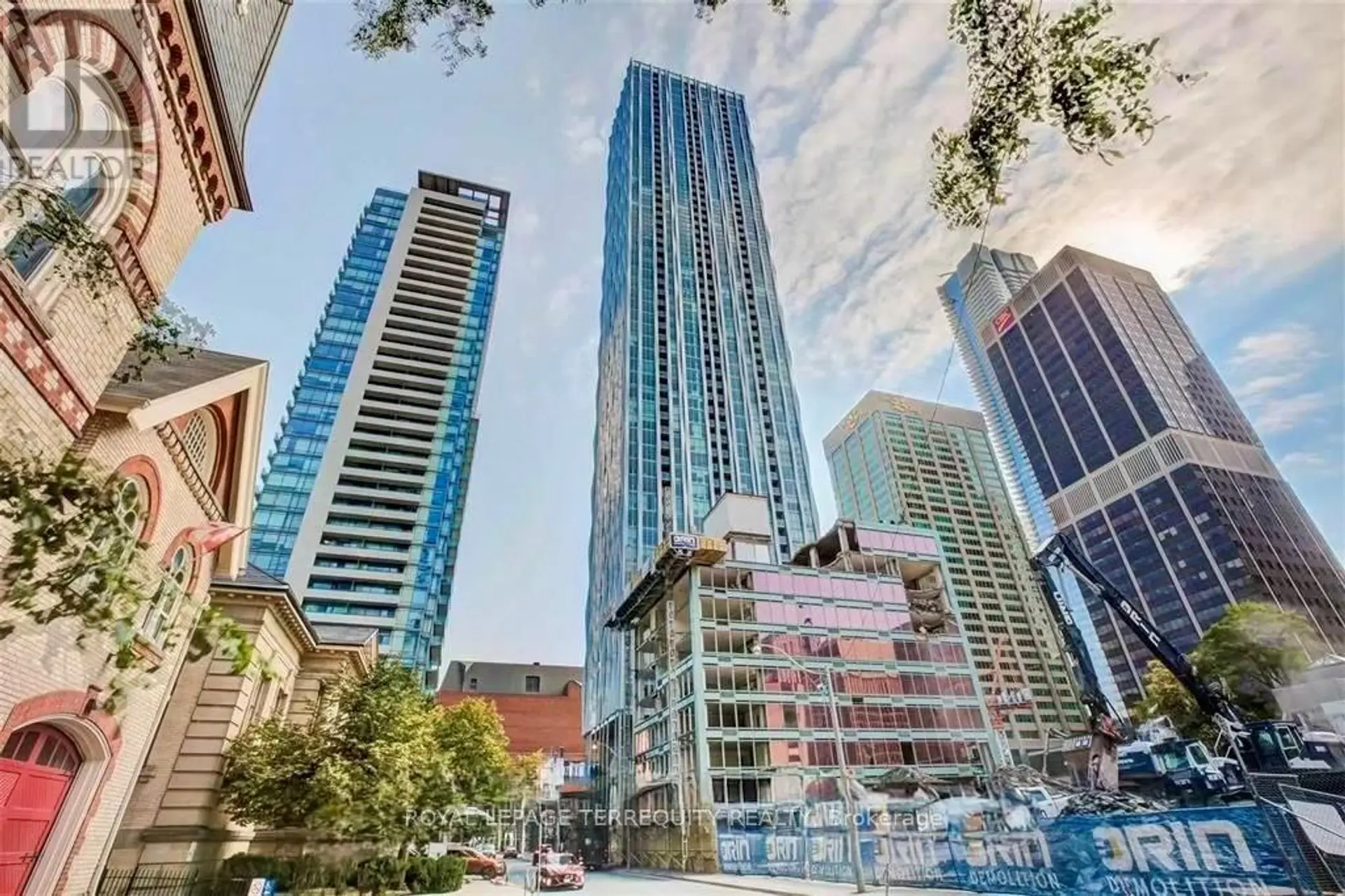 #4202 1 YORKVILLE AVENUE - Image 1