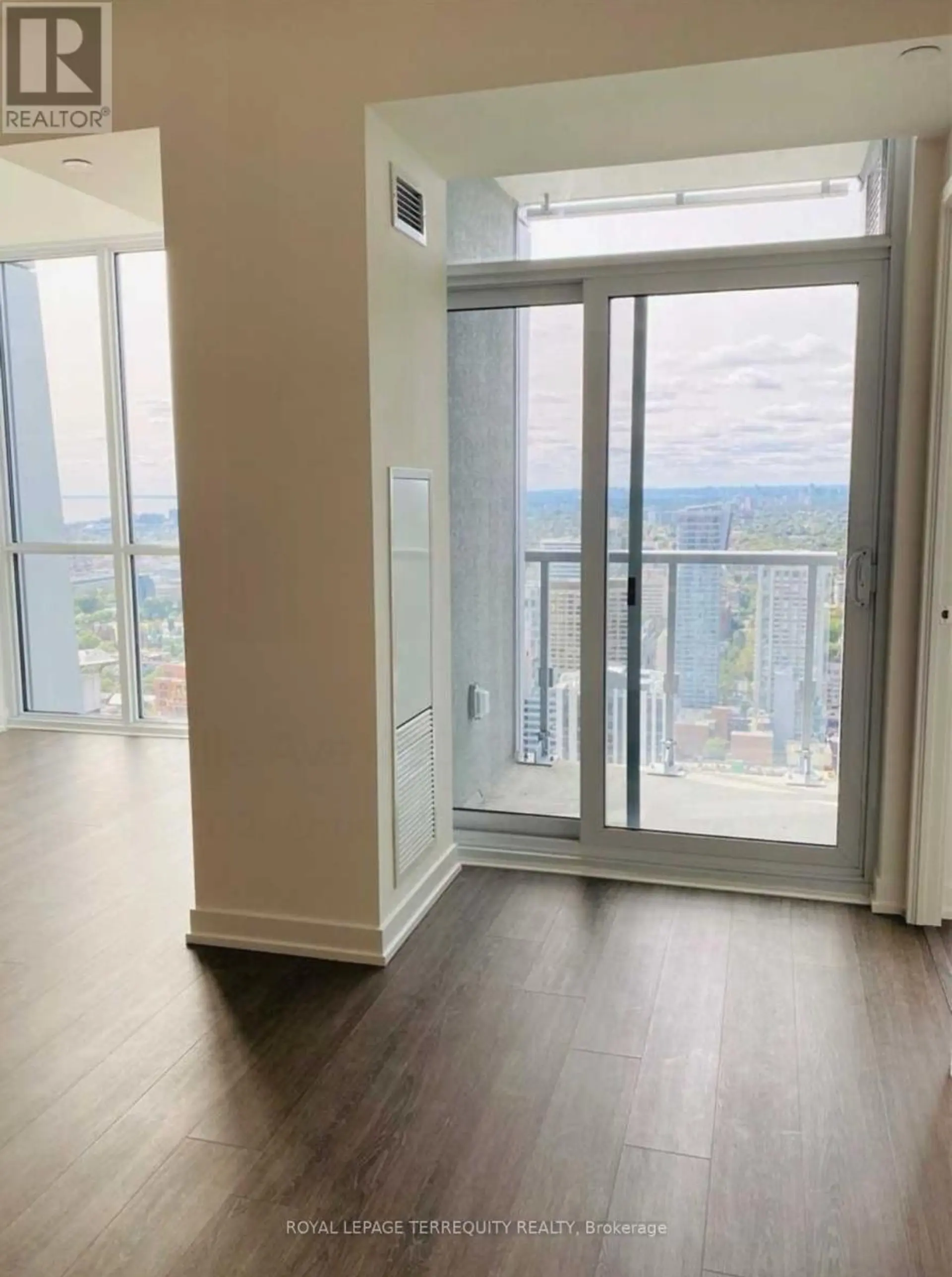 #4202 1 YORKVILLE AVENUE - Image 5