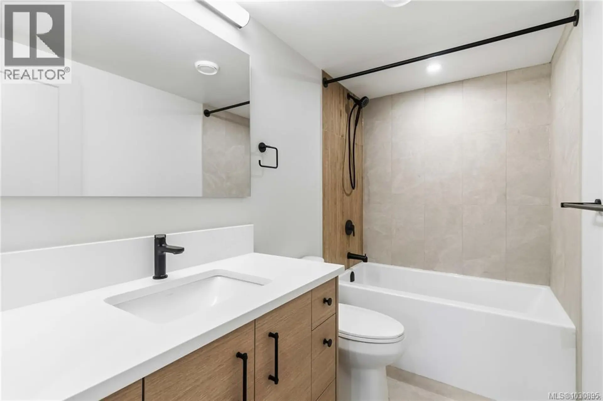 Property at #4 1789 EMERSON ST, Victoria, BC