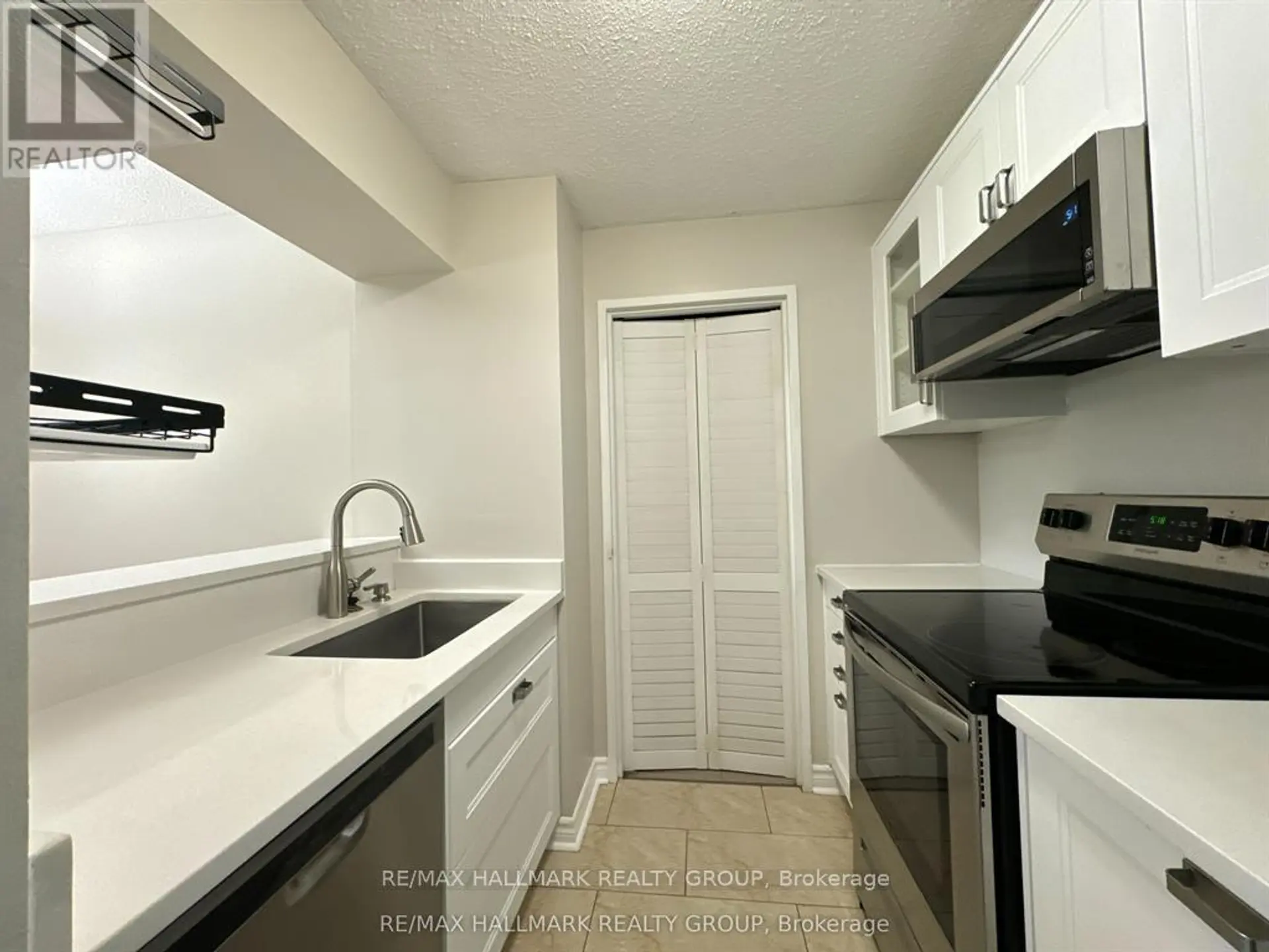 #104 191 PARKDALE AVENUE - Image 9