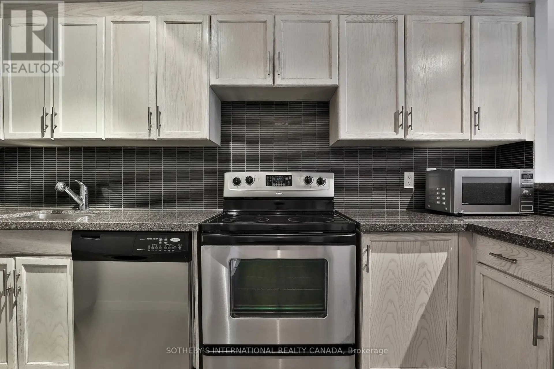 #704 284 BLOOR STREET W - Image 2