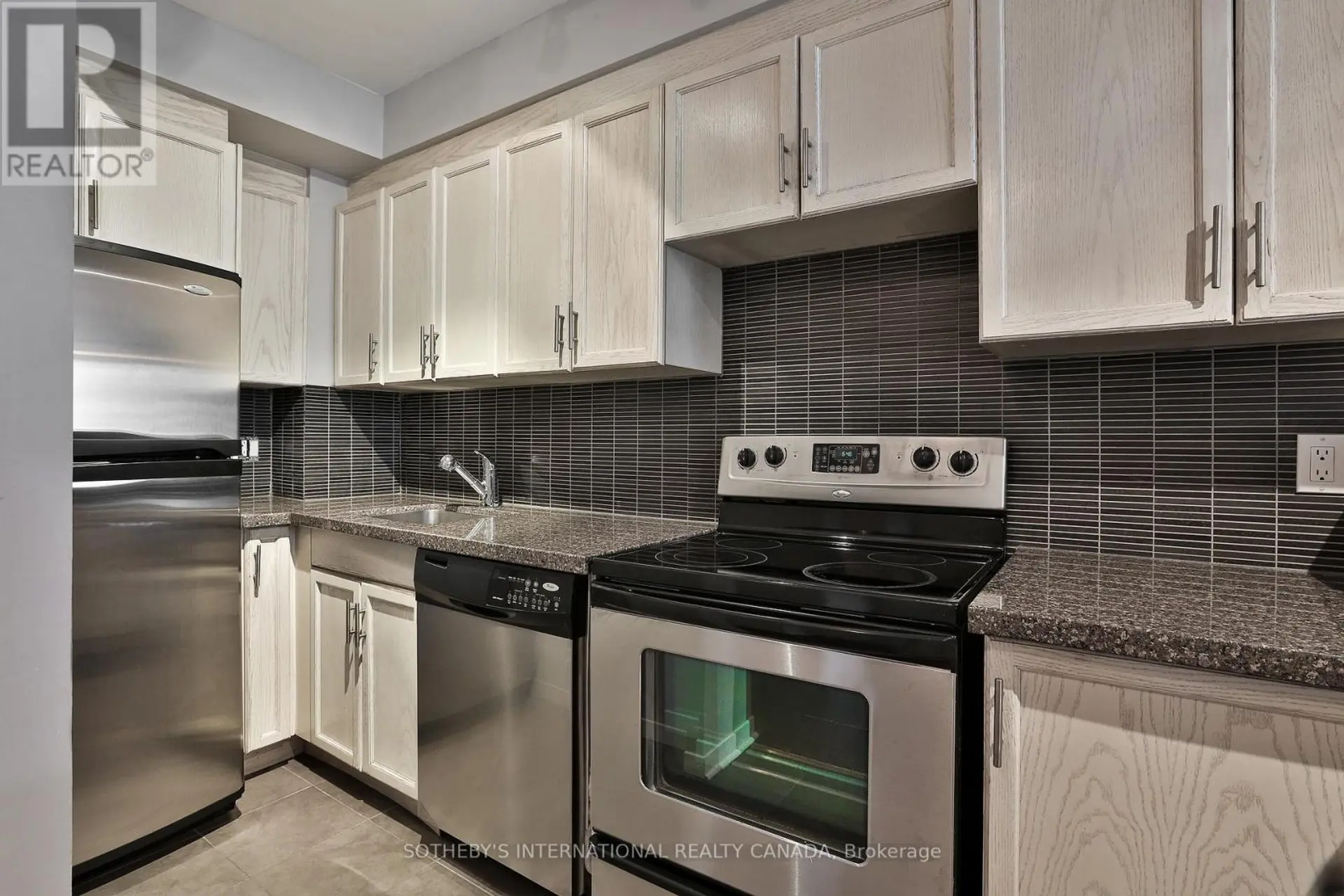 #704 284 BLOOR STREET W - Image 3