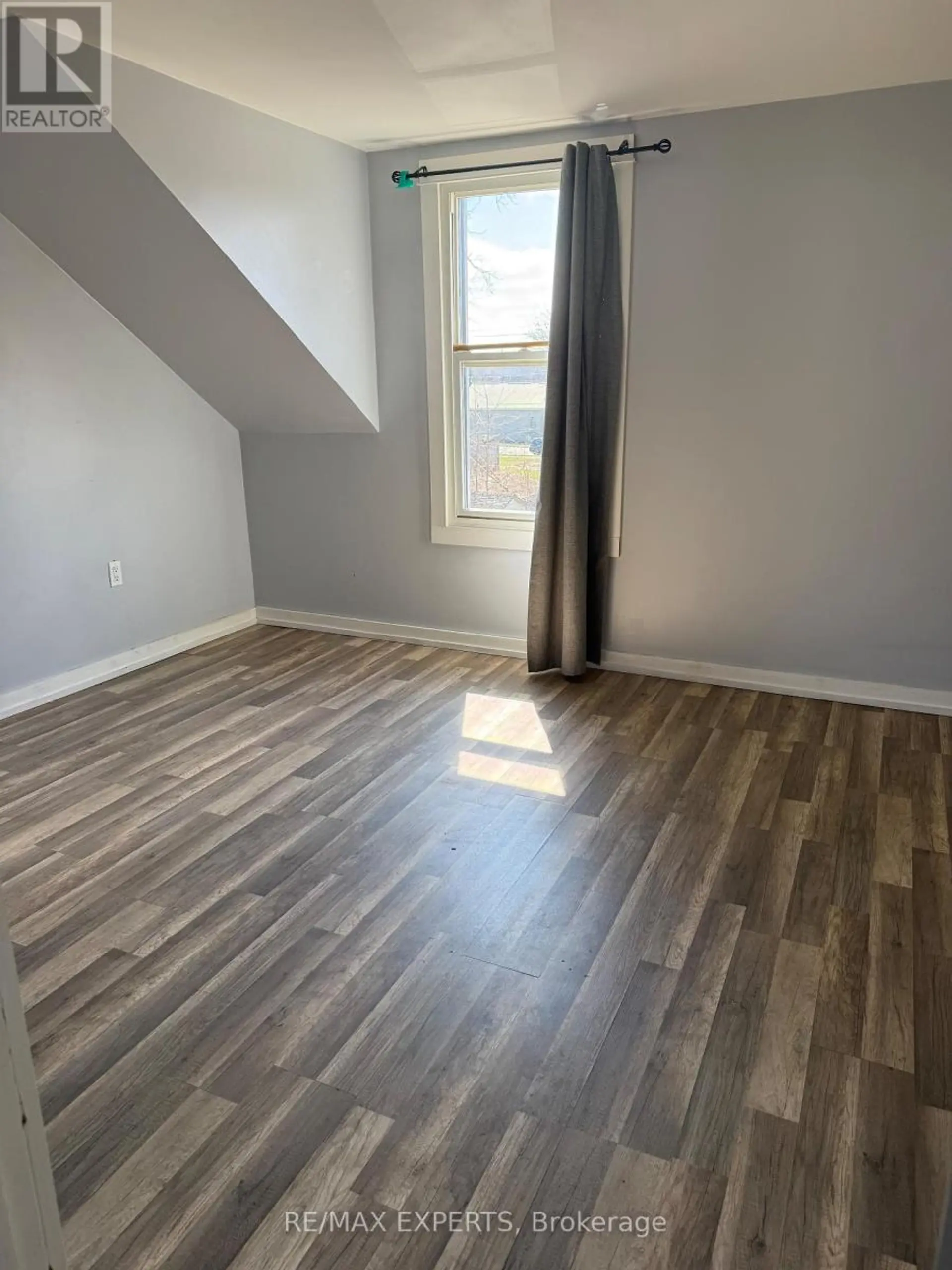 258 DUNDAS STREET - Image 10