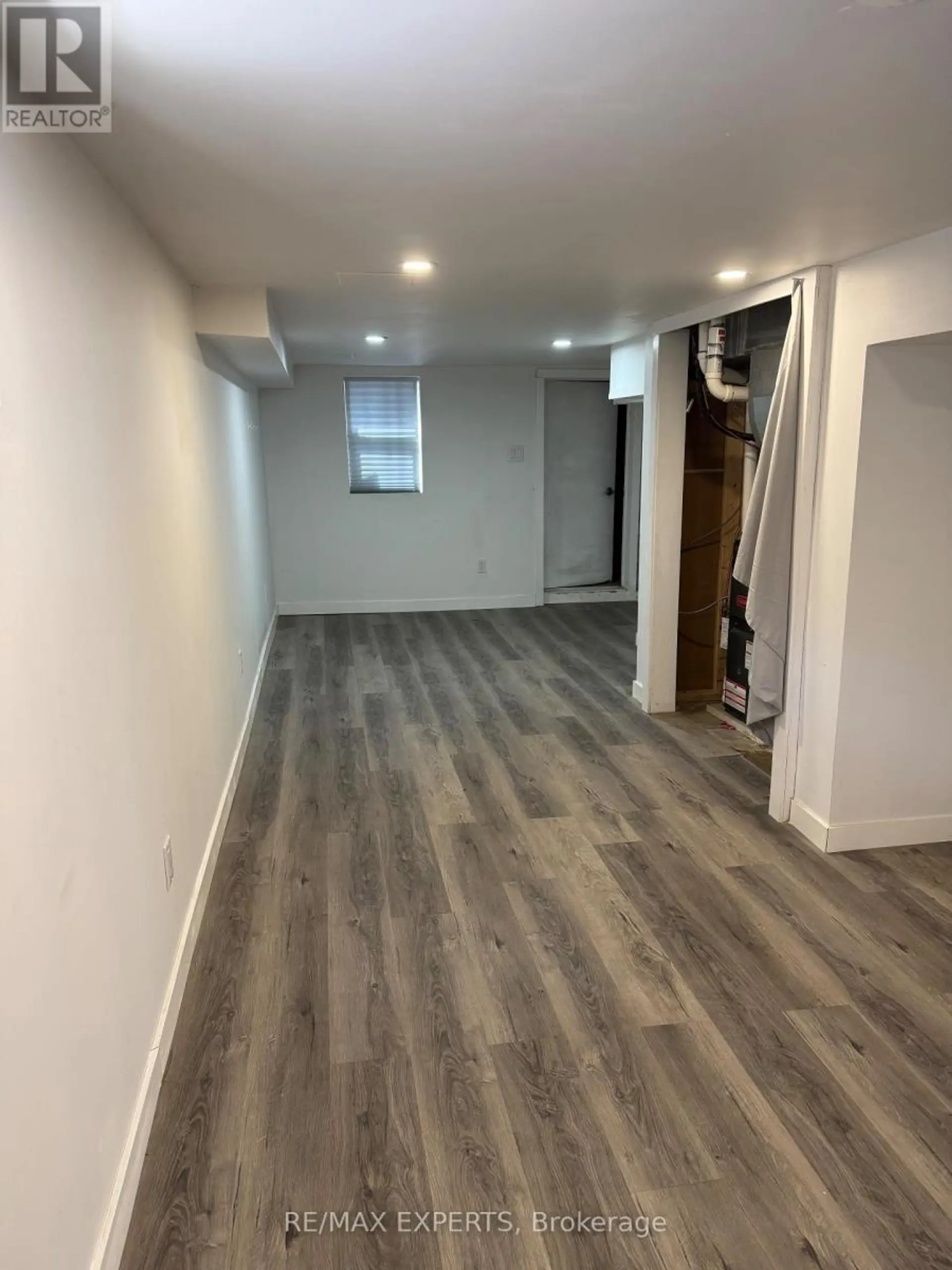 258 DUNDAS STREET - Image 11