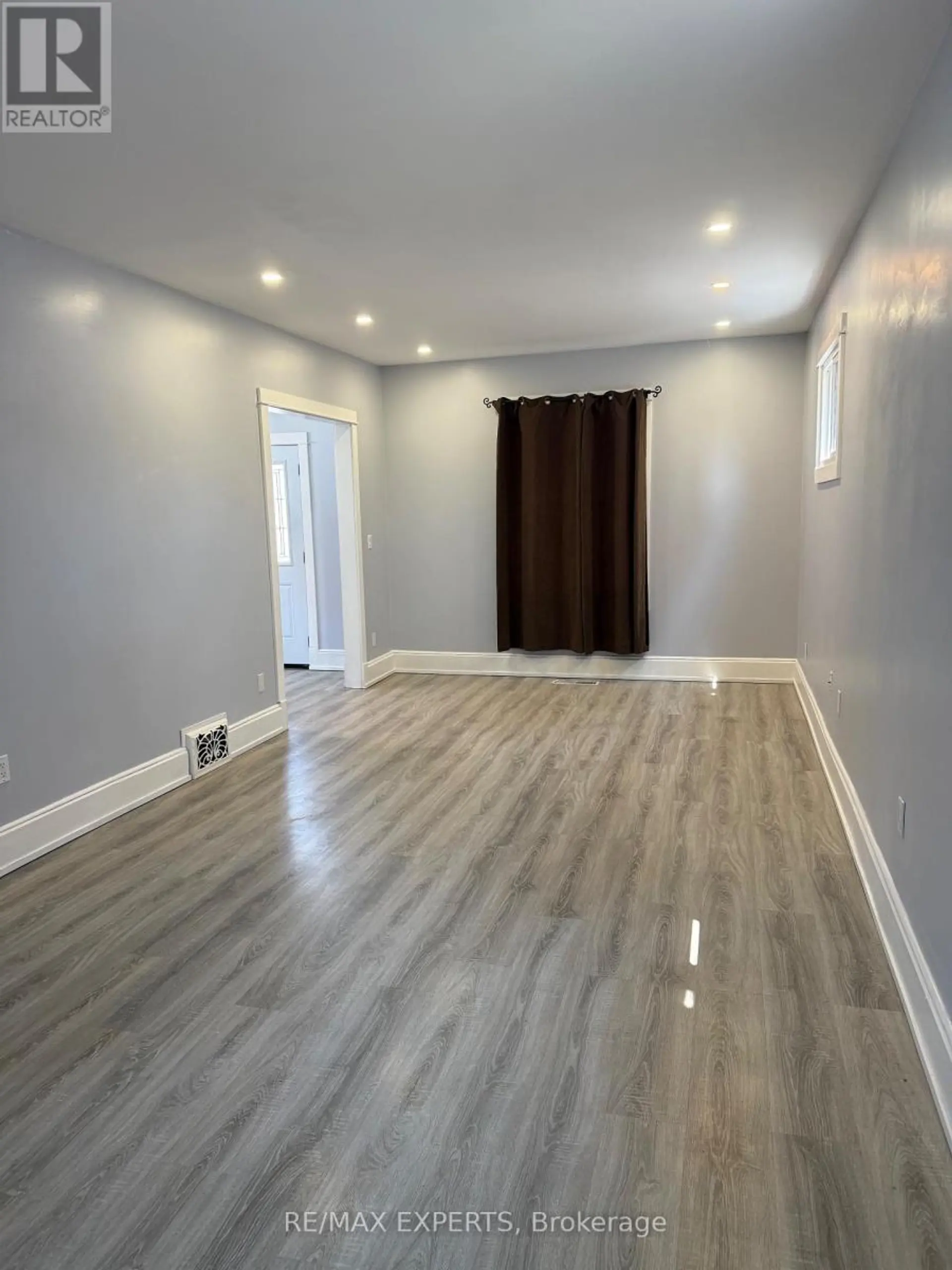 258 DUNDAS STREET - Image 3