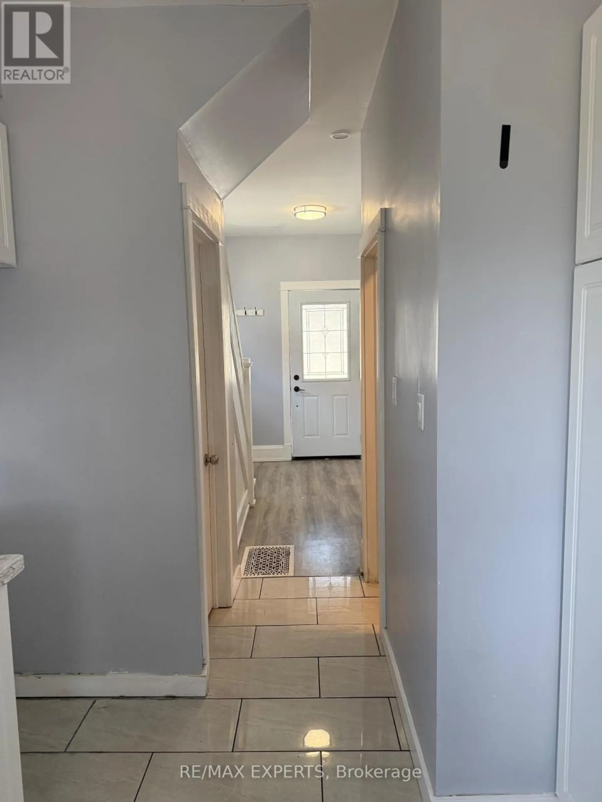 258 DUNDAS STREET - Image 4
