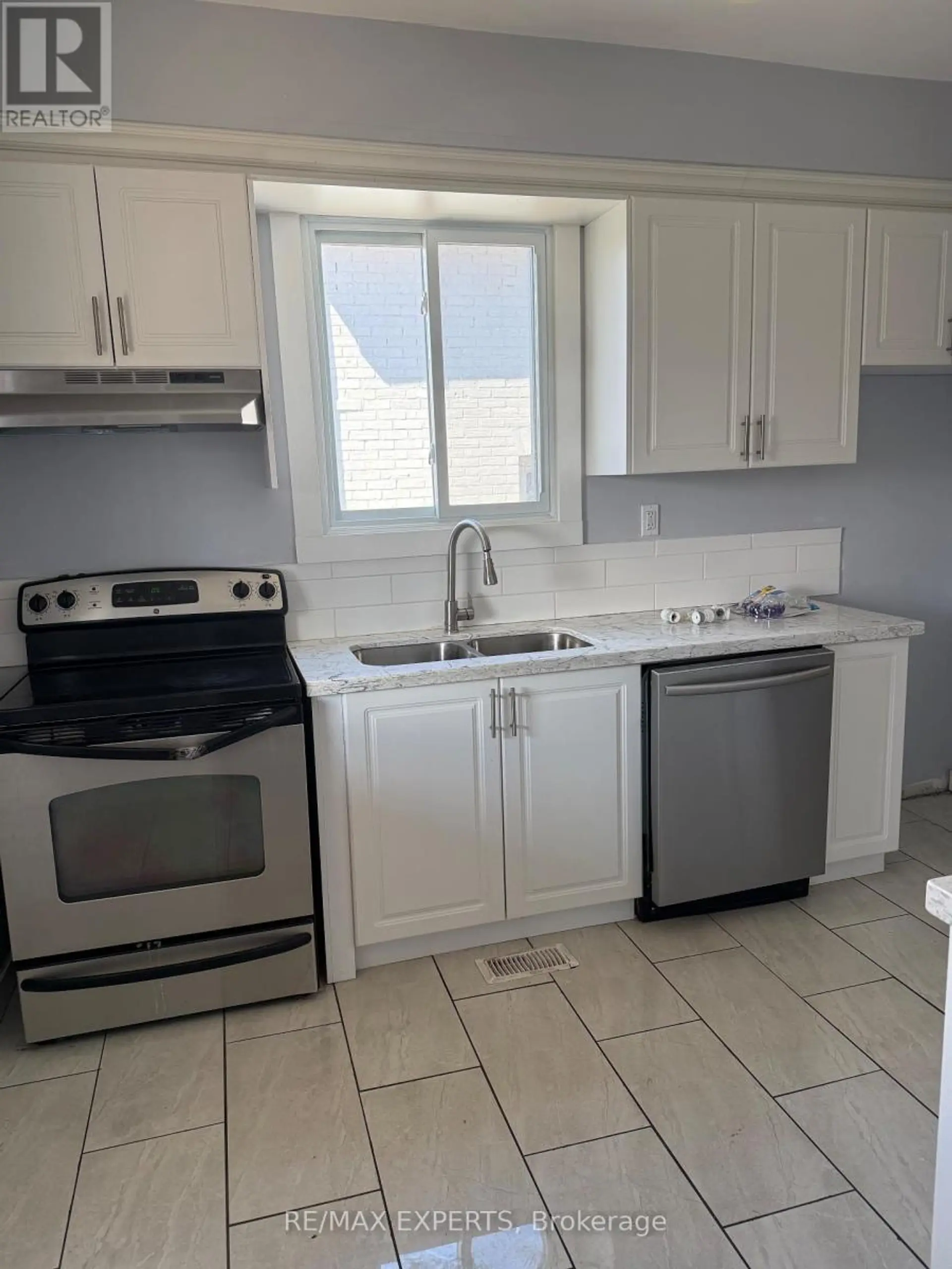 258 DUNDAS STREET - Image 5
