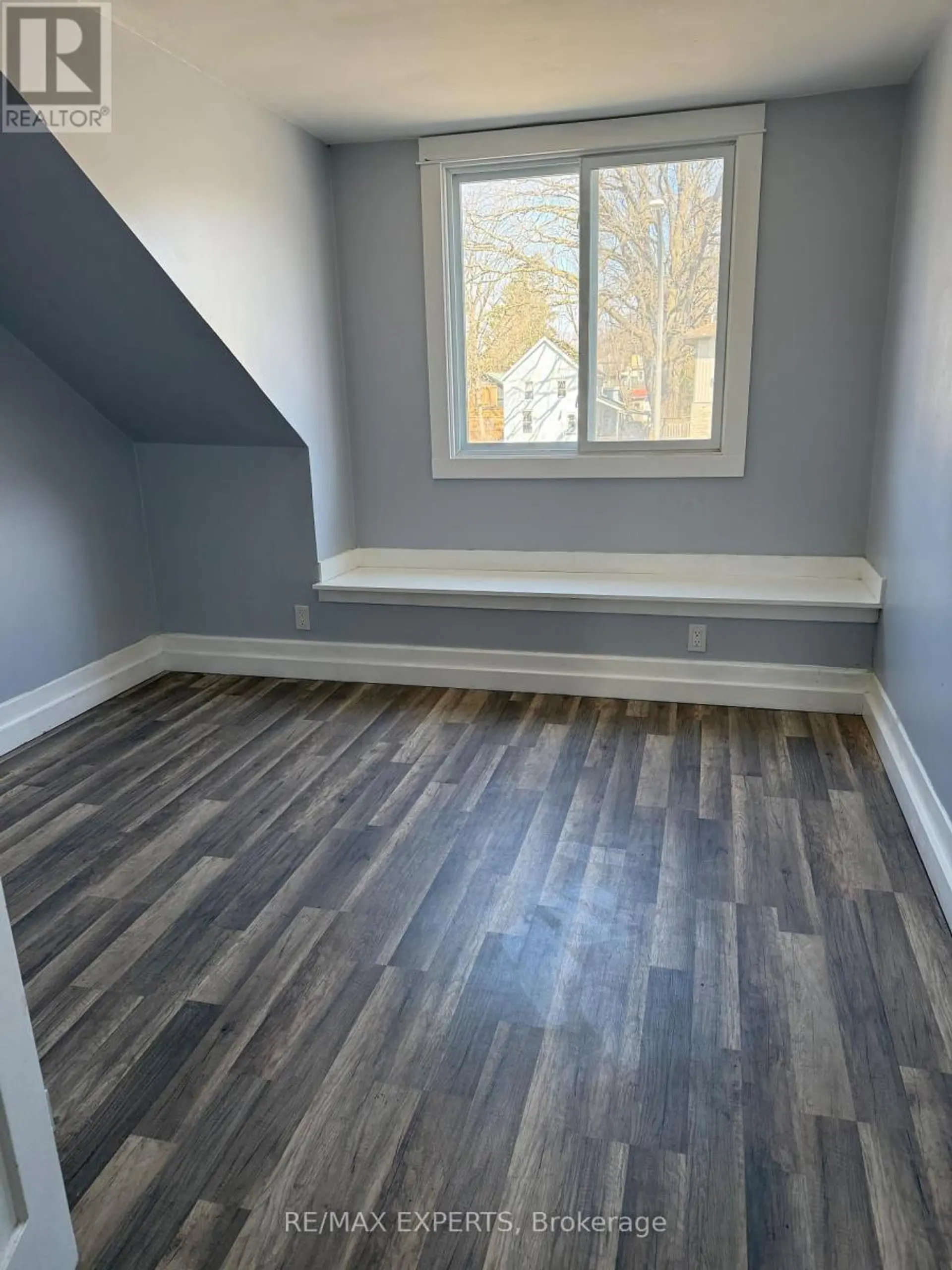 258 DUNDAS STREET - Image 8