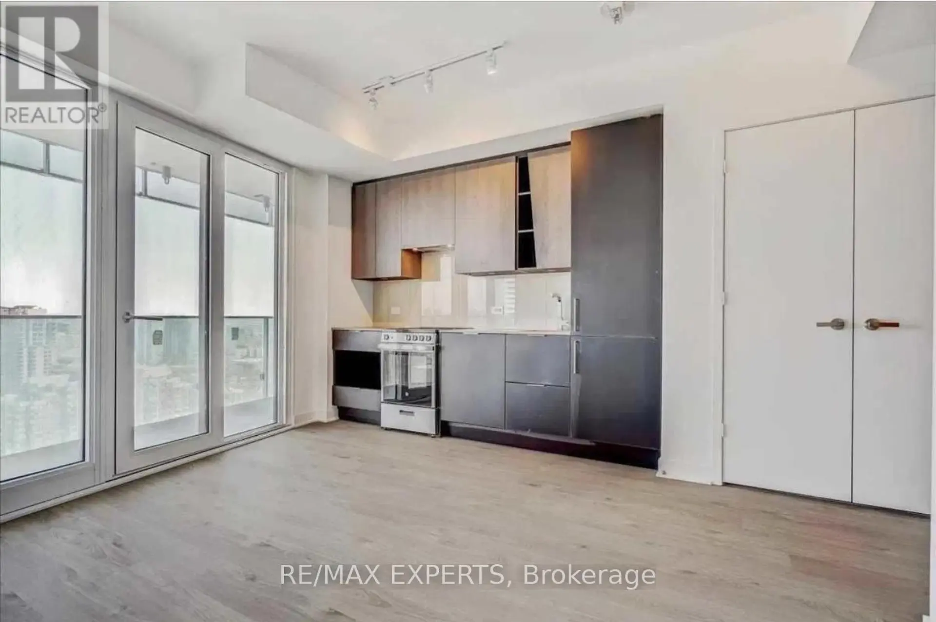 #2710 3900 CONFEDERATION PARKWAY - Image 6