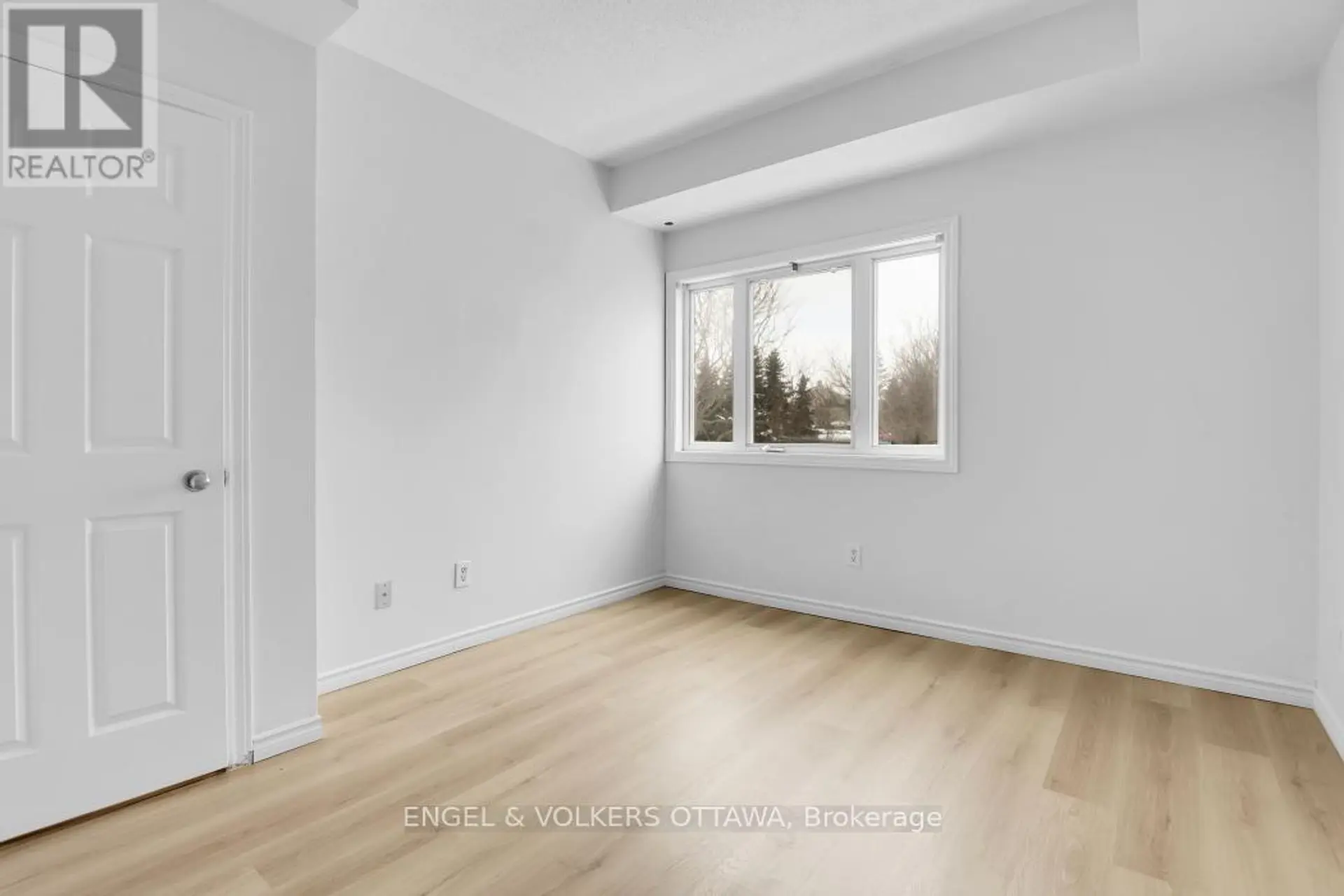 #5 165 WATERBRIDGE DRIVE - Image 11