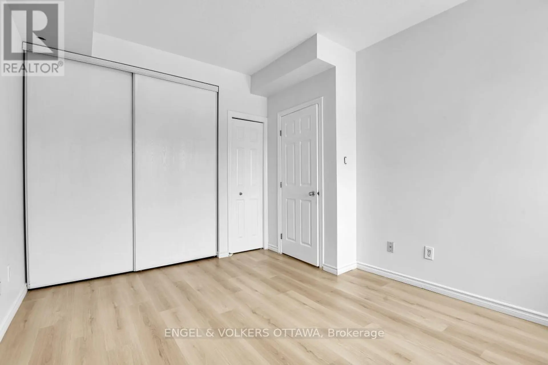 #5 165 WATERBRIDGE DRIVE - Image 12