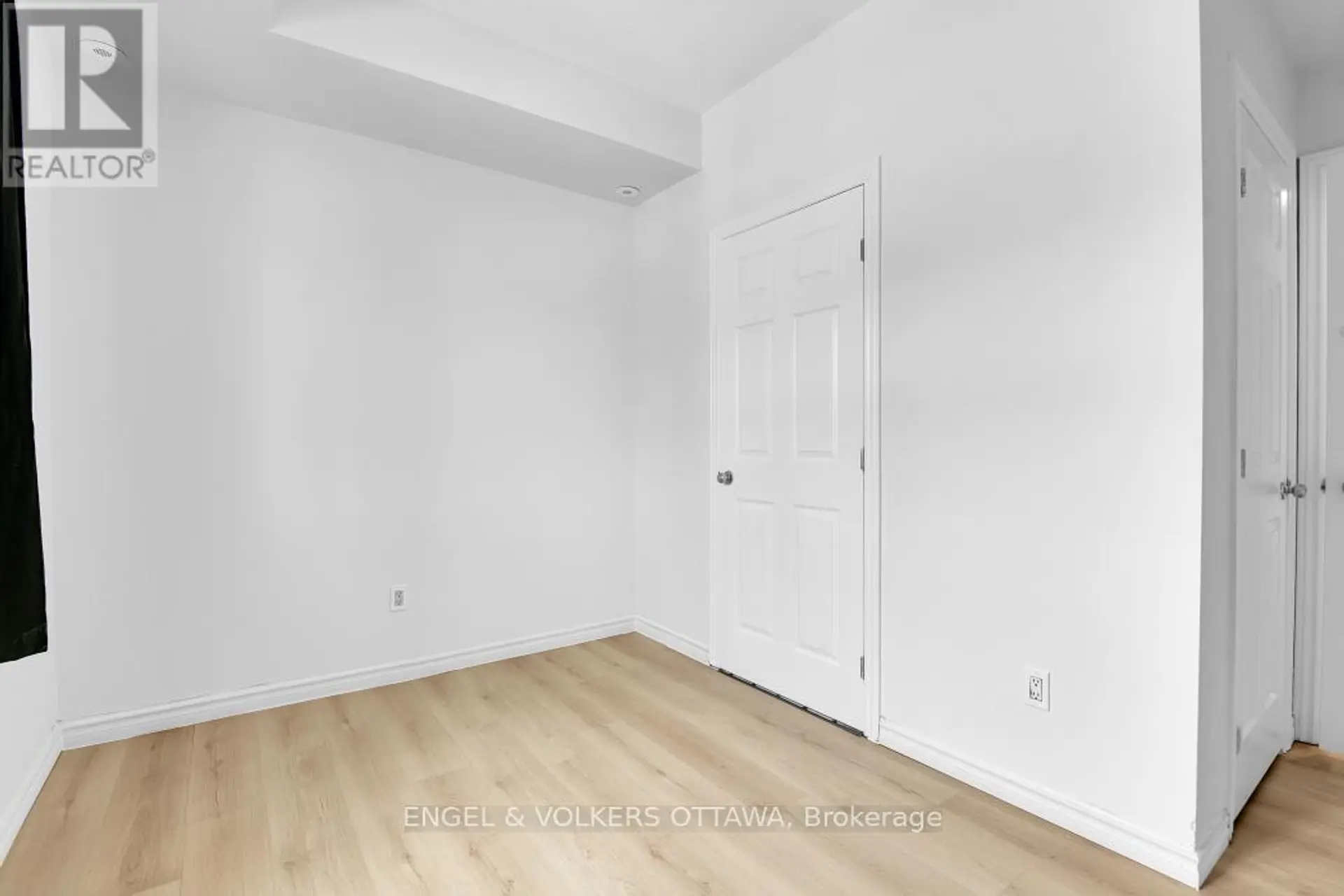 #5 165 WATERBRIDGE DRIVE - Image 14
