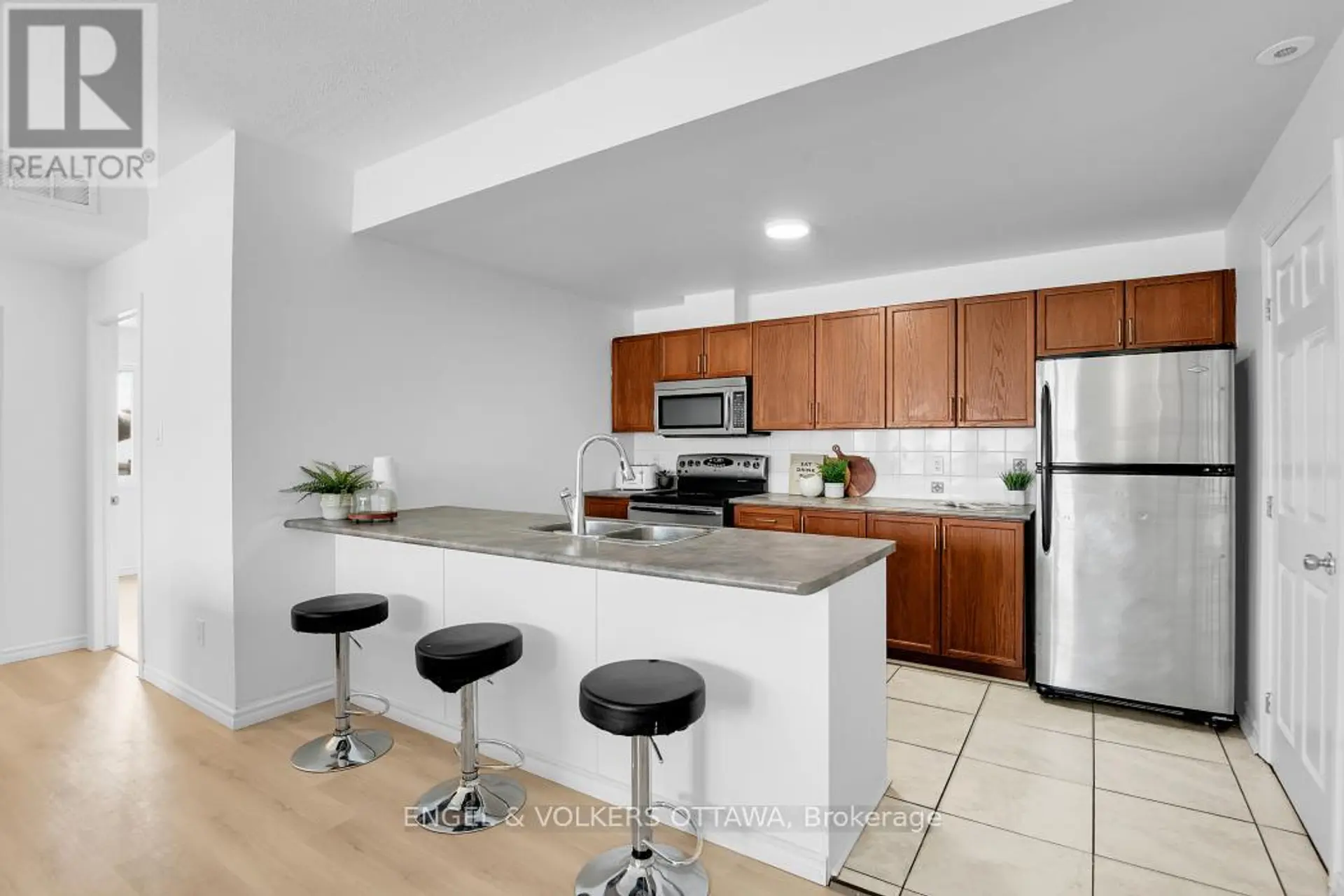 #5 165 WATERBRIDGE DRIVE - Image 7