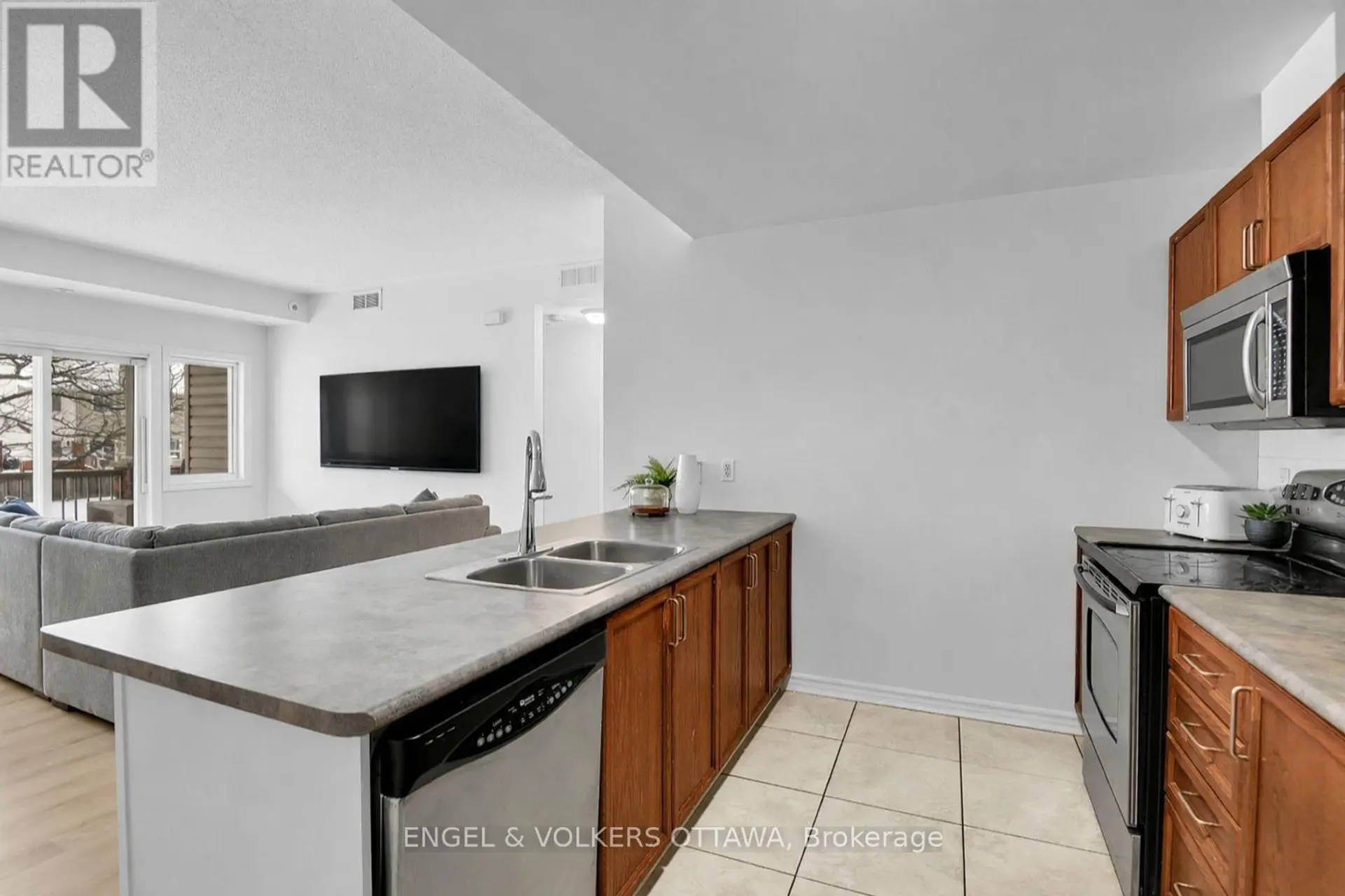 #5 165 WATERBRIDGE DRIVE - Image 8