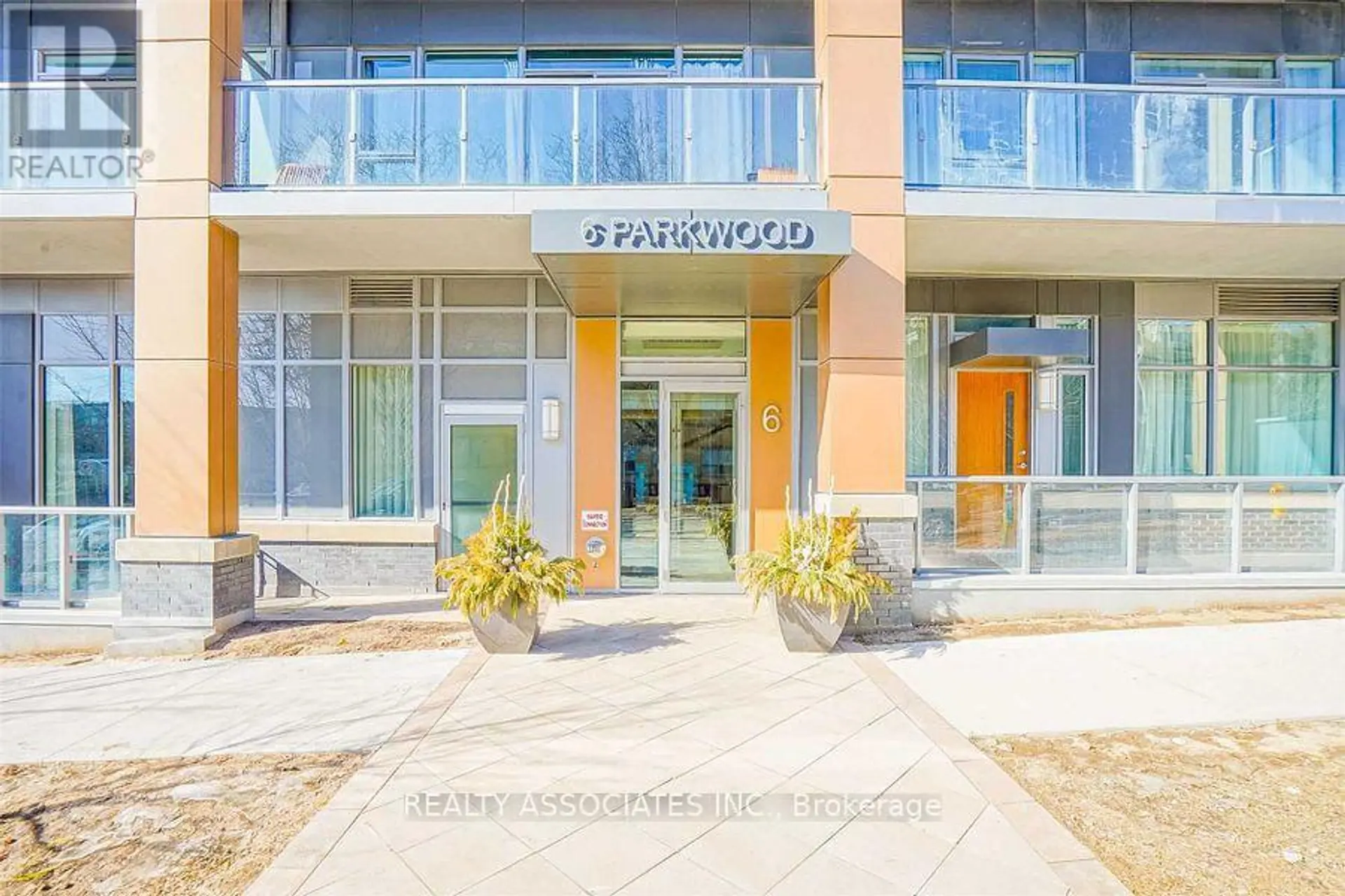 #307 6 PARKWOOD AVENUE - Image 1