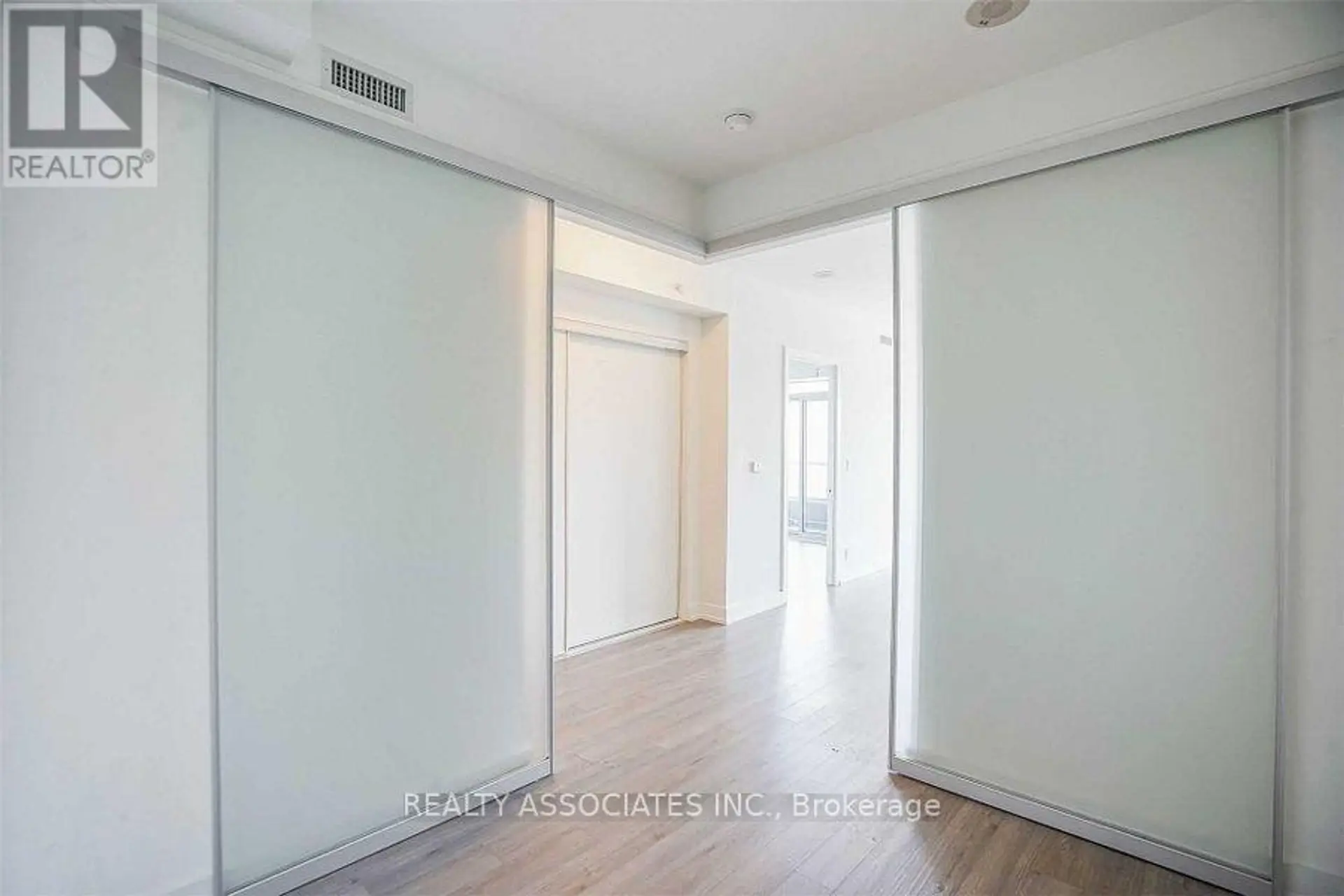 #307 6 PARKWOOD AVENUE - Image 14