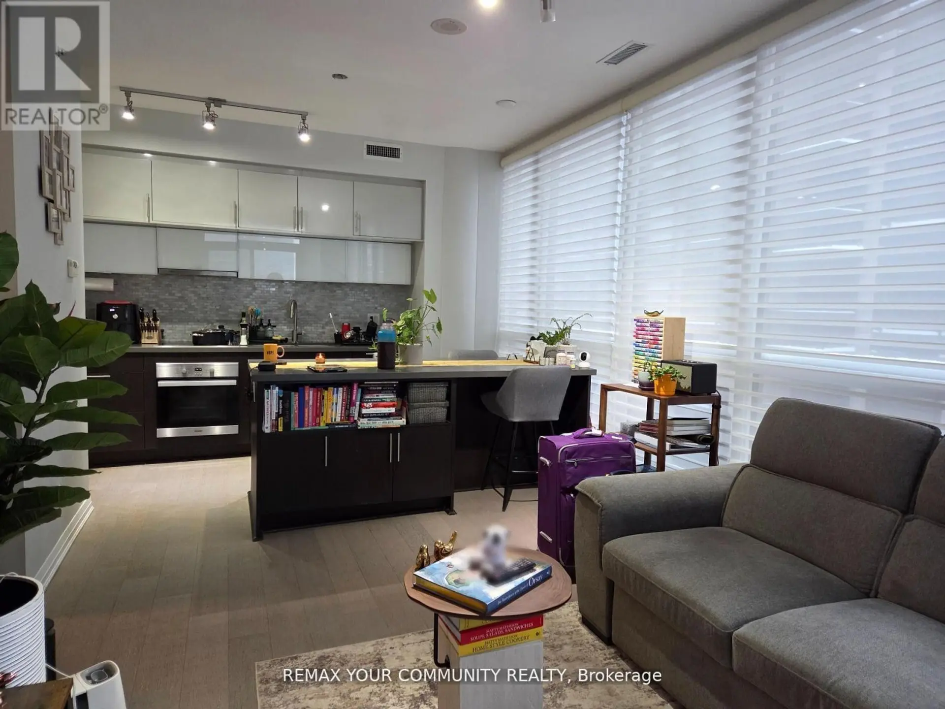 #1208 8 MERCER STREET - Image 1