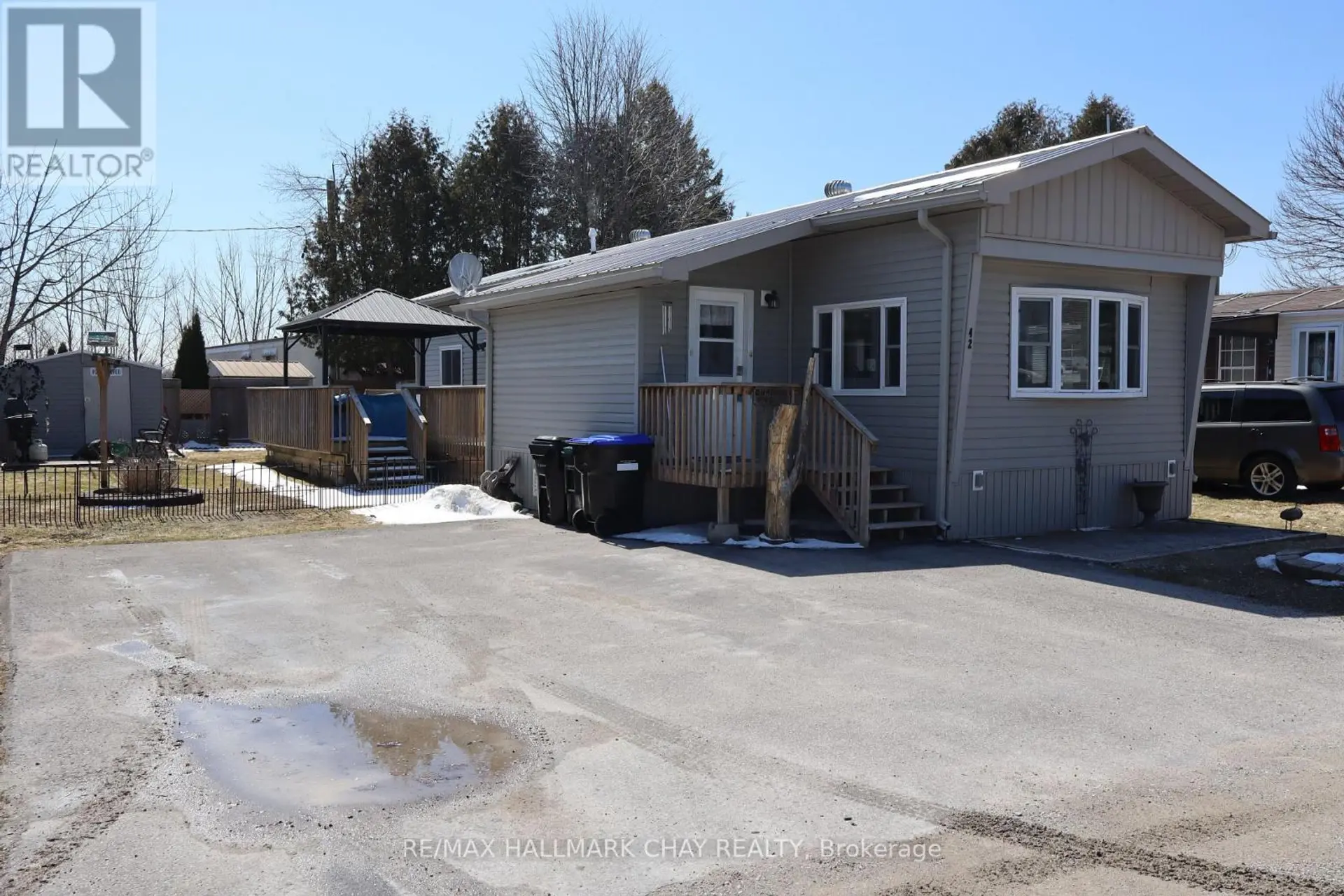 #42 4976 25TH SIDE ROAD - Image 1