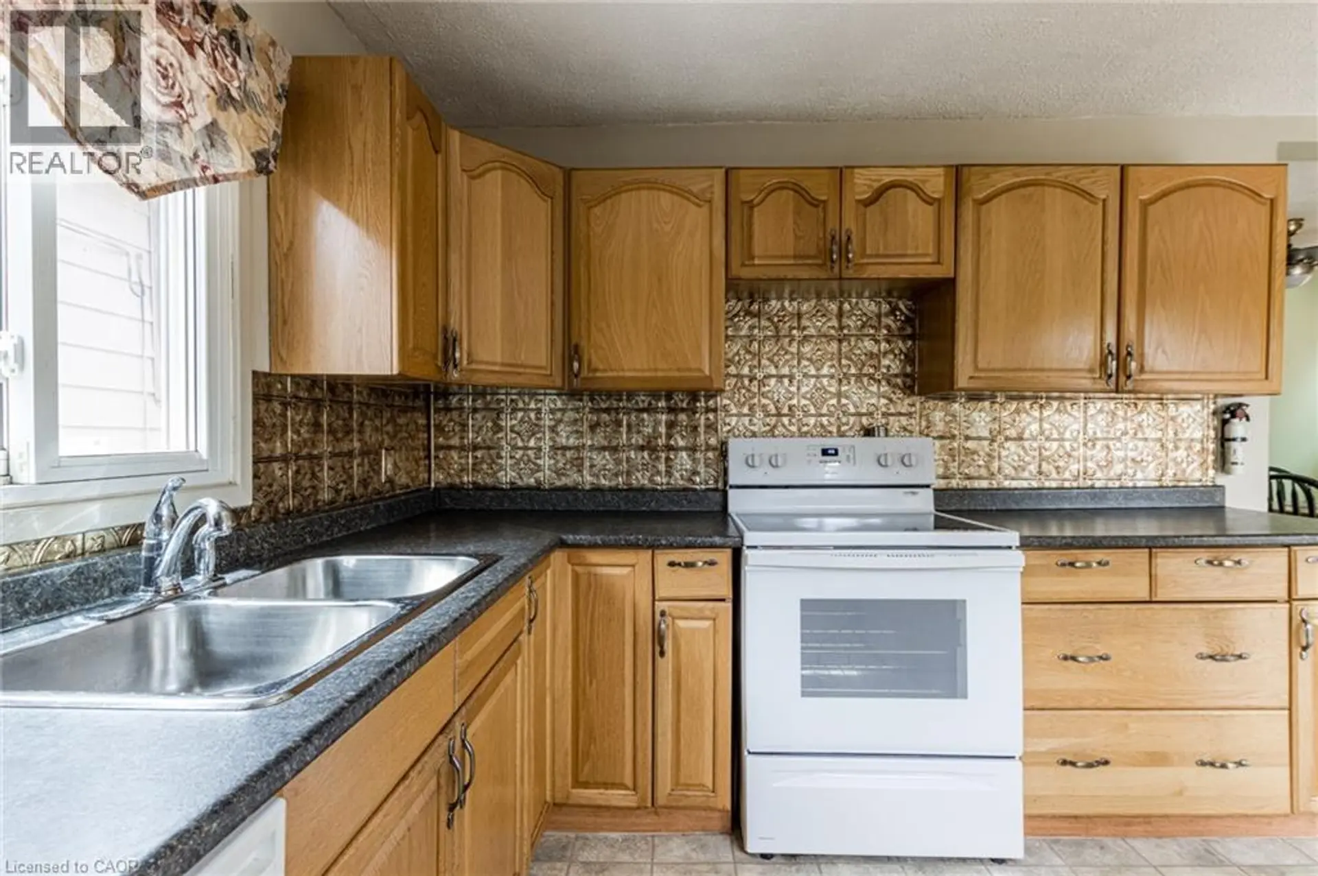 810 TATE AVENUE - Image 10
