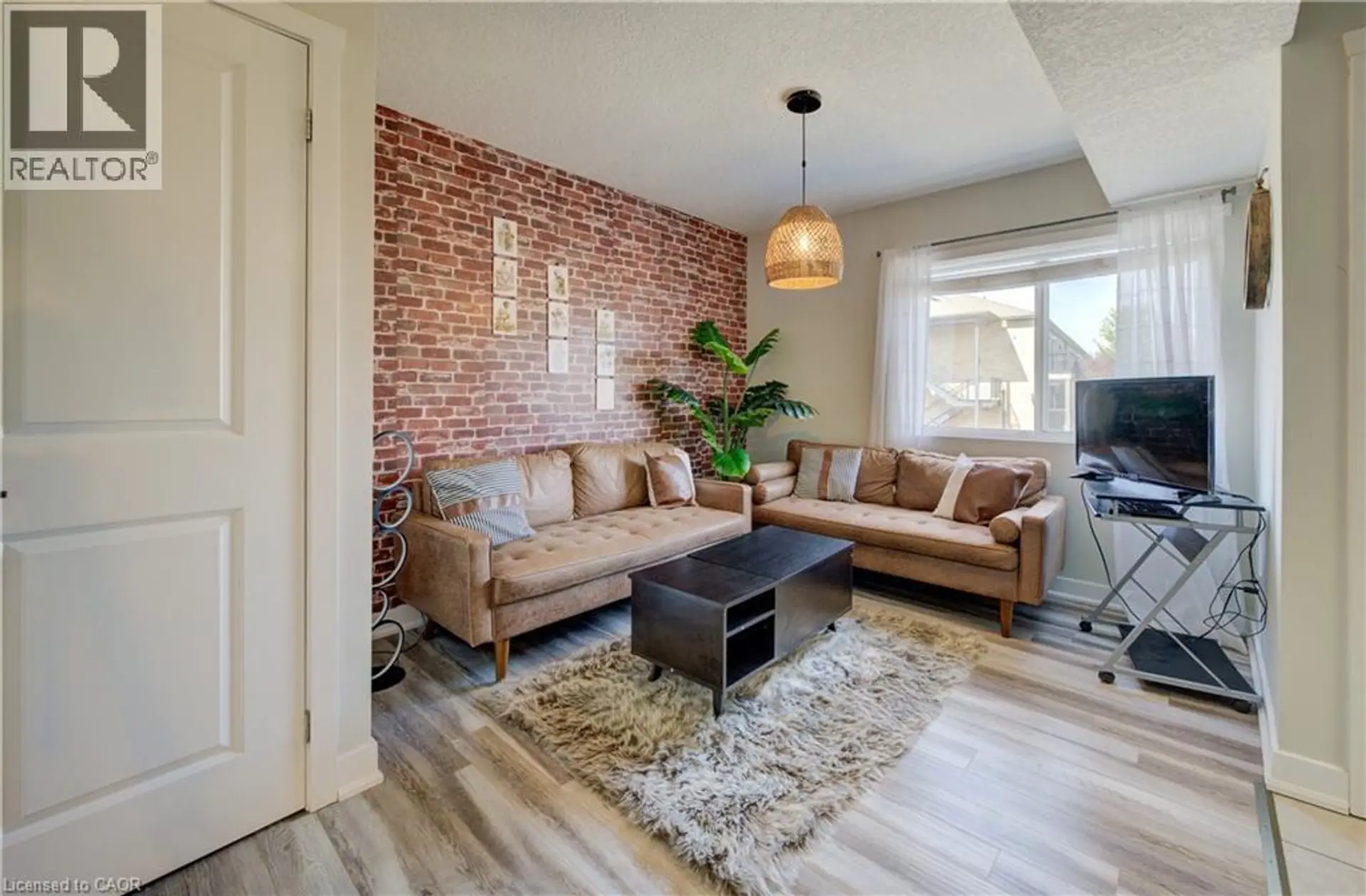 #6A 185 WINDALE Crescent - Image 4