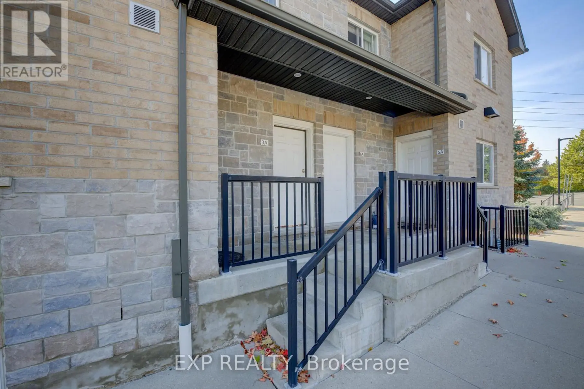#6A 185 WINDALE CRESCENT - Image 2