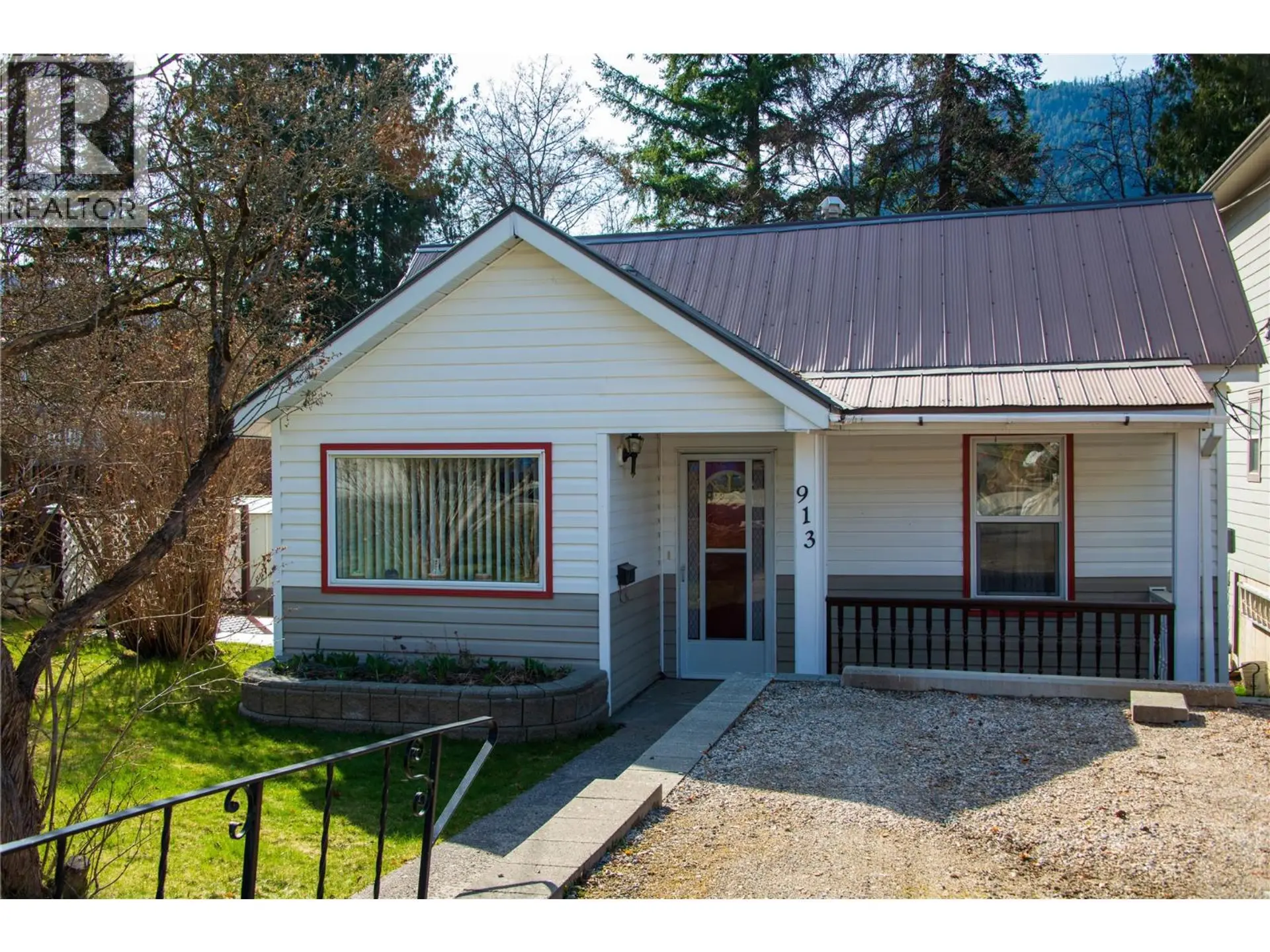 Property at 913 Sixth Street, Nelson, BC