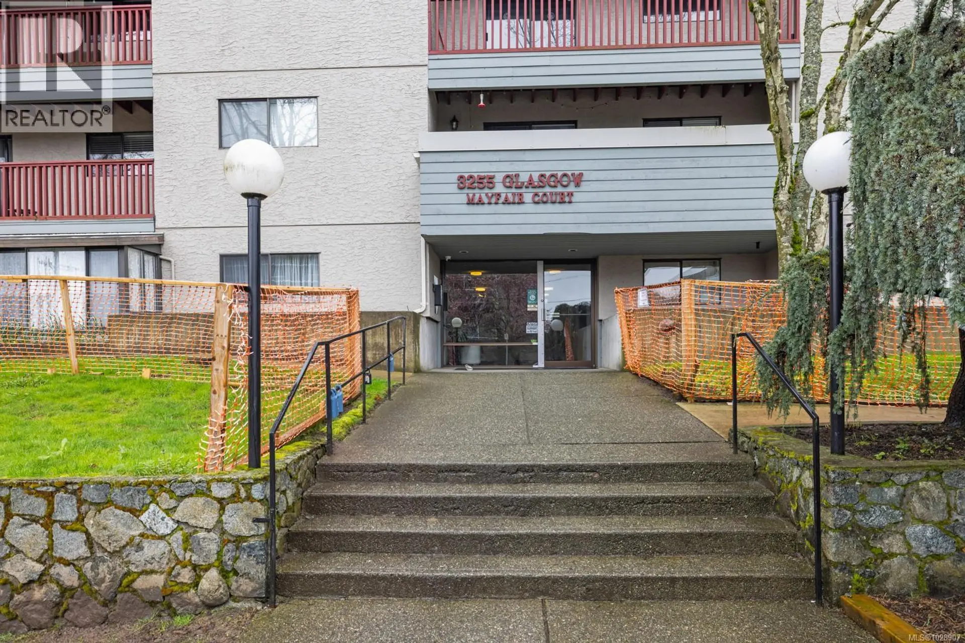 Property at #215 3255 GLASGOW AVE, Saanich, BC