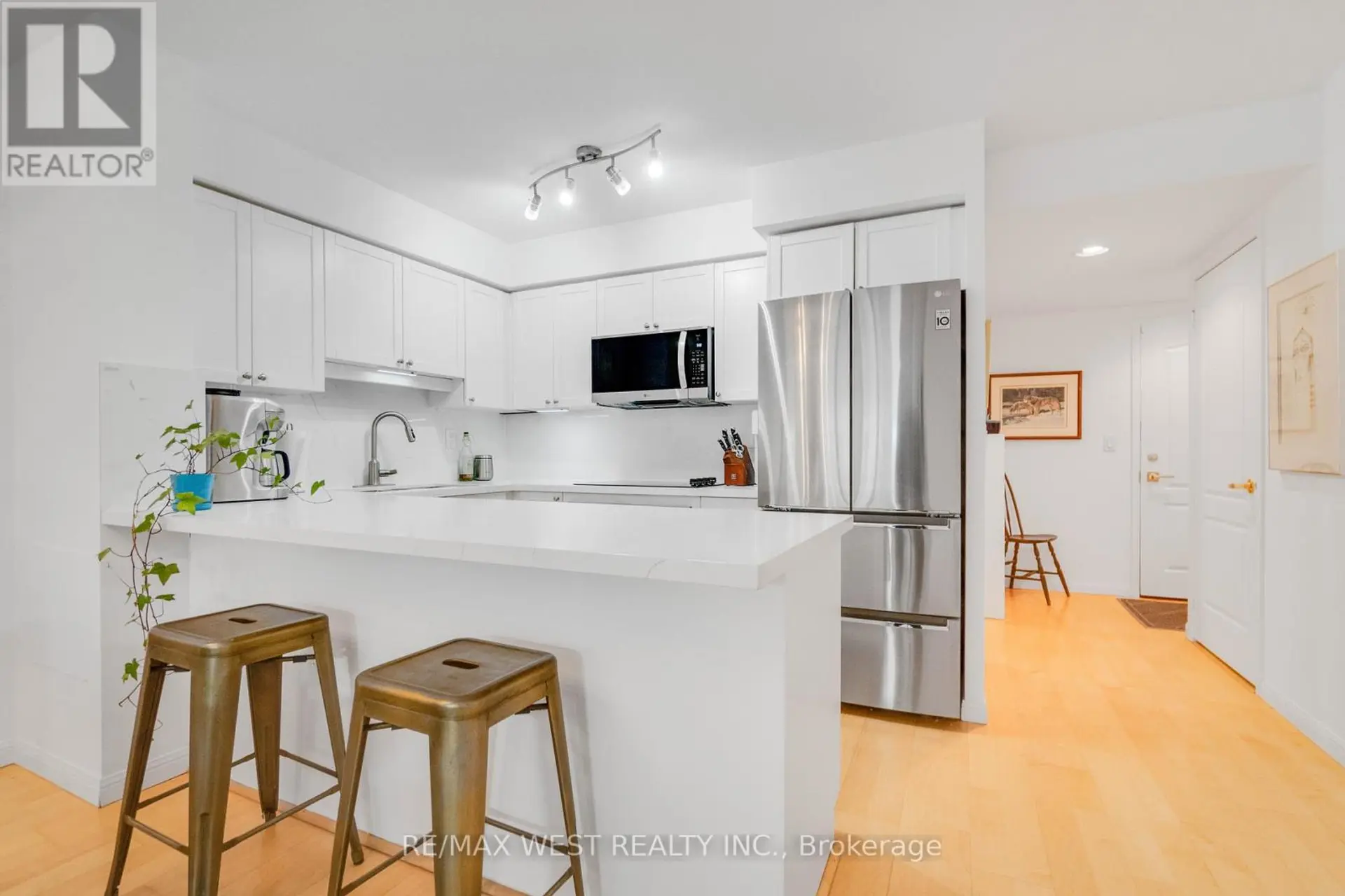 #202 18 STAFFORD STREET - Image 2