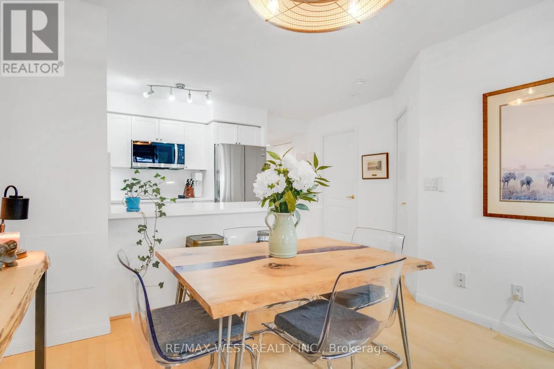 #202 18 STAFFORD STREET - Image 3