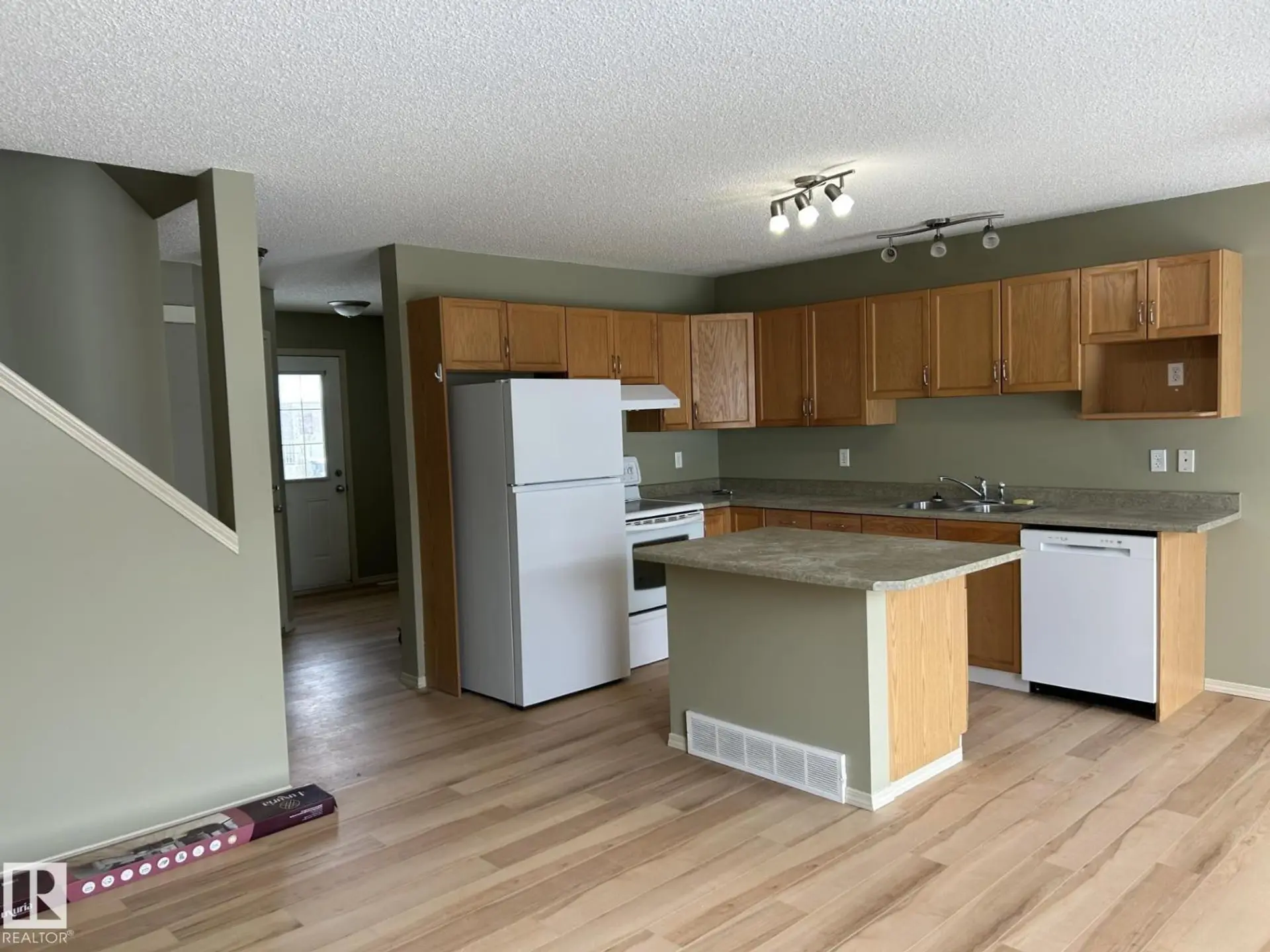 #112 4350 23 ST NW - Image 2