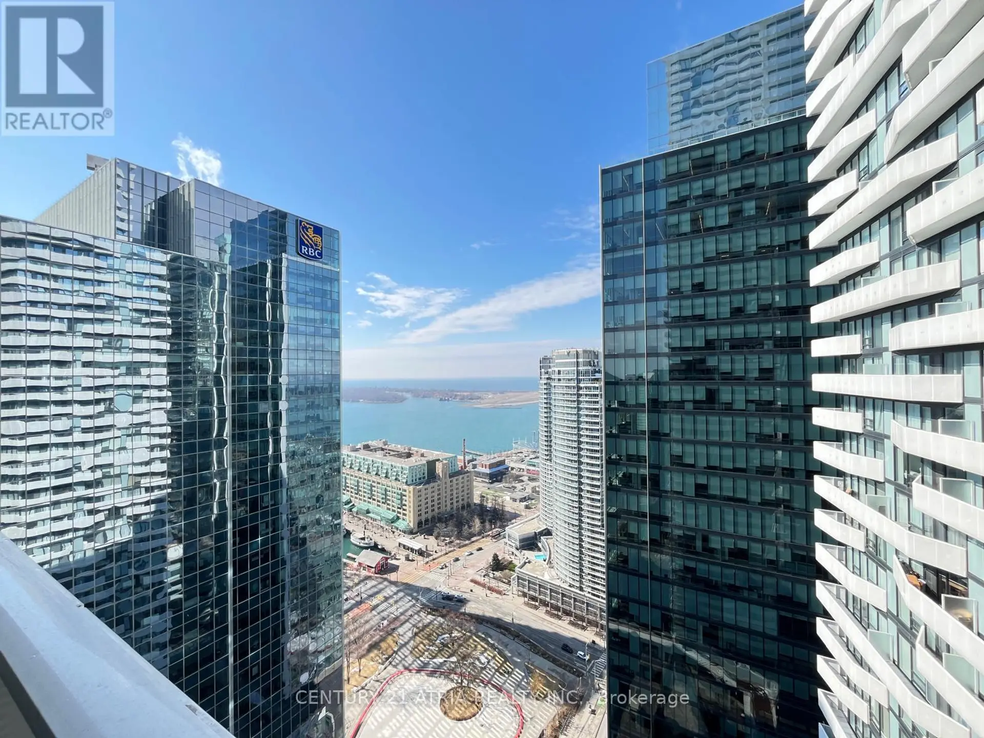 #3611 88 HARBOUR STREET - Image 2
