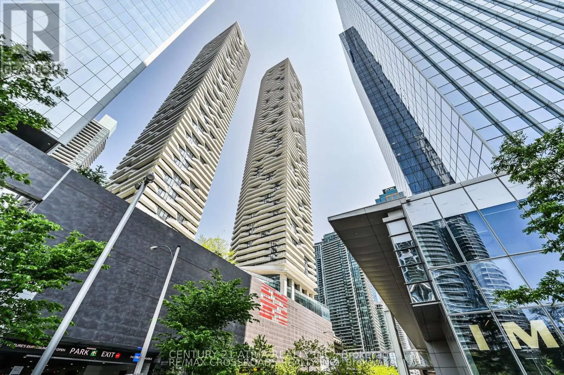 #3611 88 HARBOUR STREET - Image 1