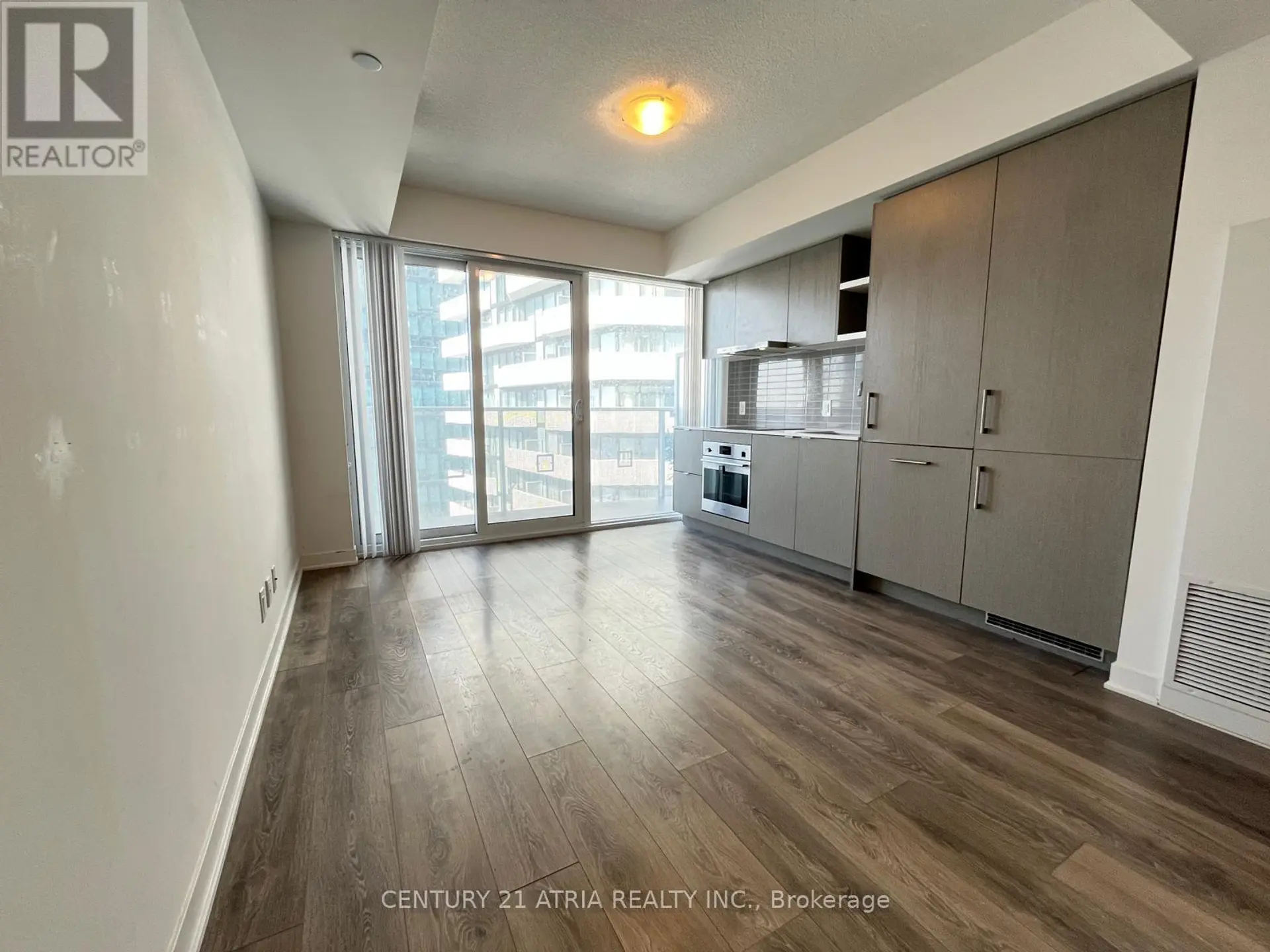 #3611 88 HARBOUR STREET - Image 4