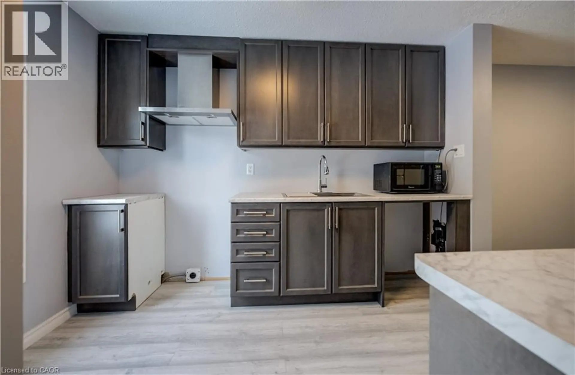 #18 249 CEDARBRAE AVENUE - Image 4