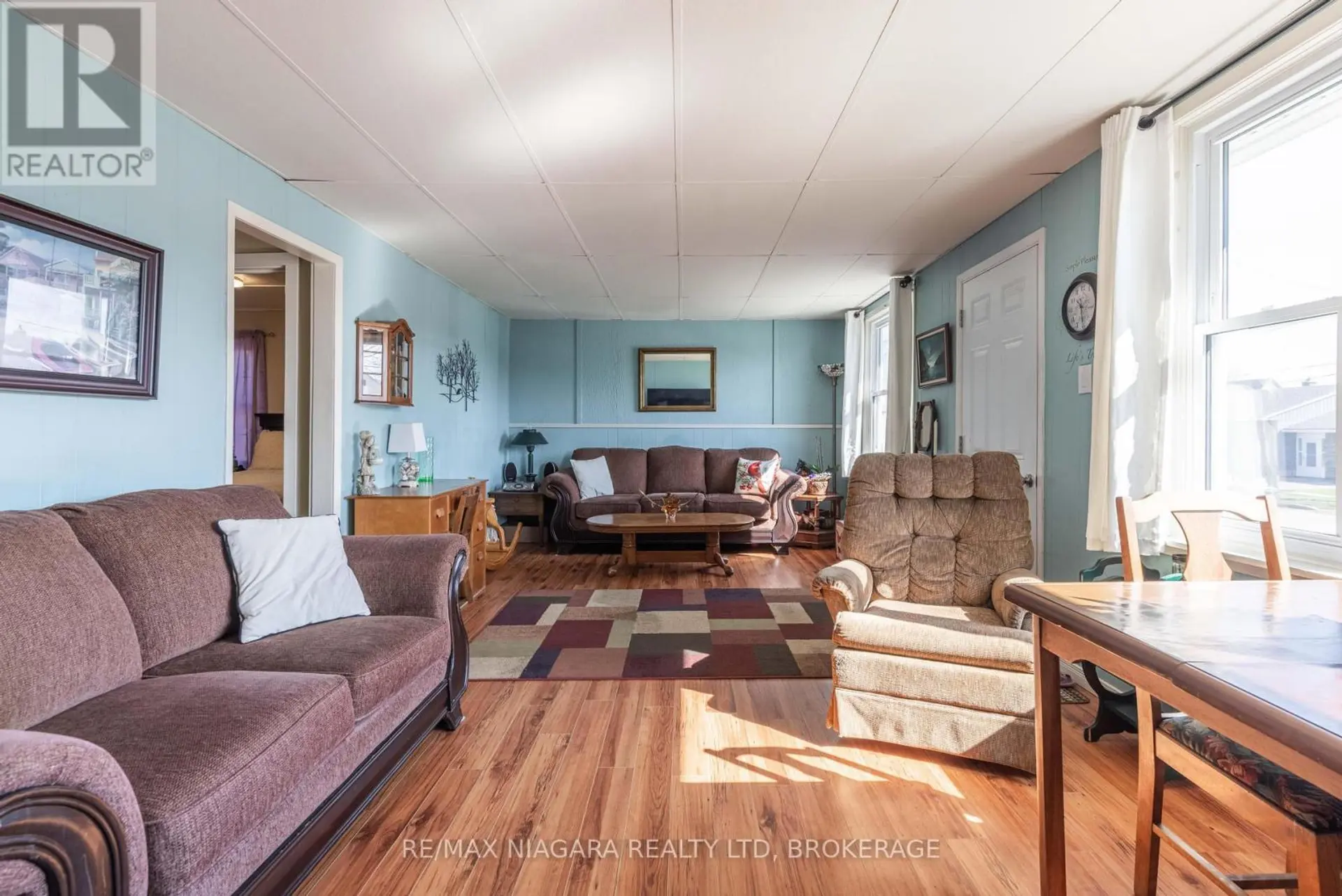42 DOUGLAS STREET - Image 4