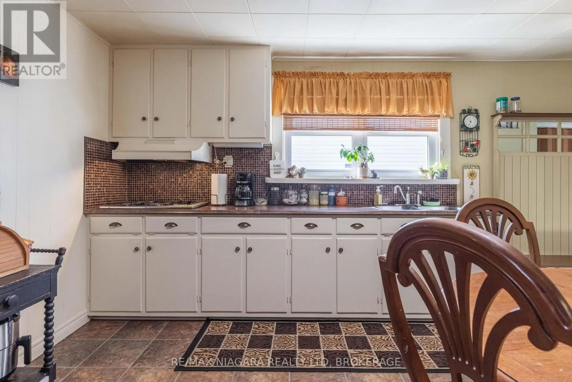 42 DOUGLAS STREET - Image 7