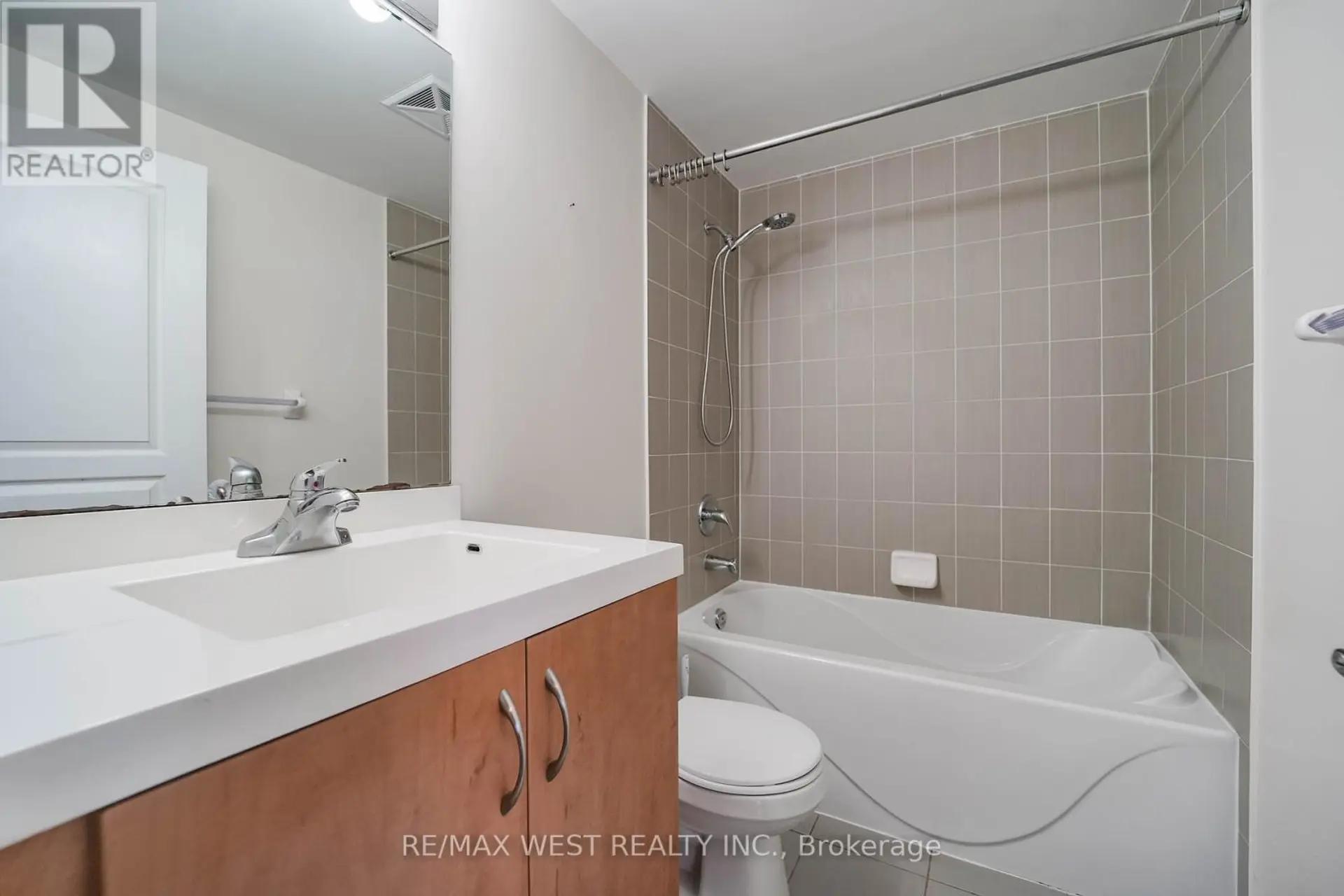 #607 15 LEGION ROAD - Image 8