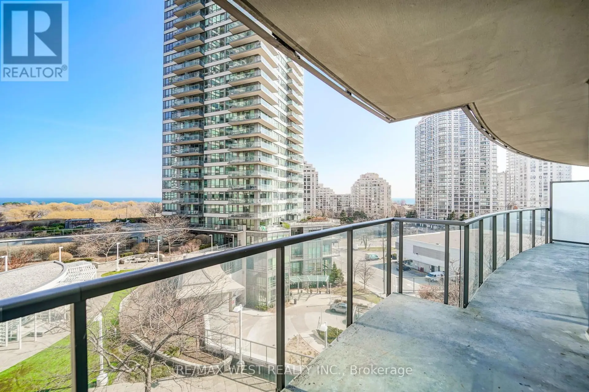 #607 15 LEGION ROAD - Image 9
