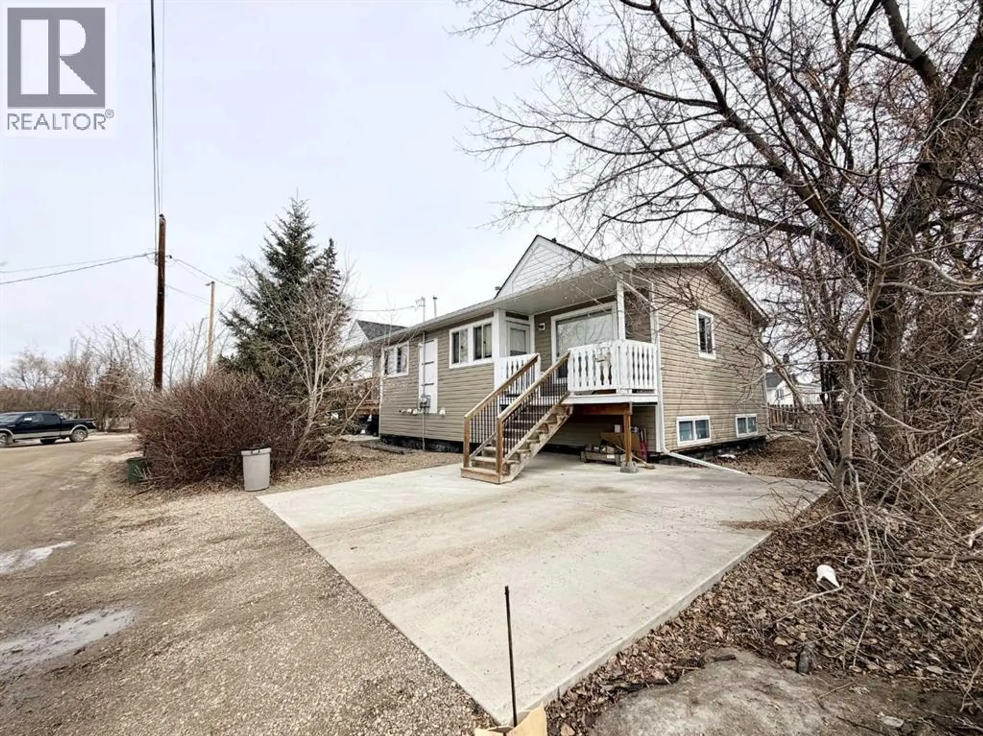 Property at 105 1 A STREET, Linden, AB