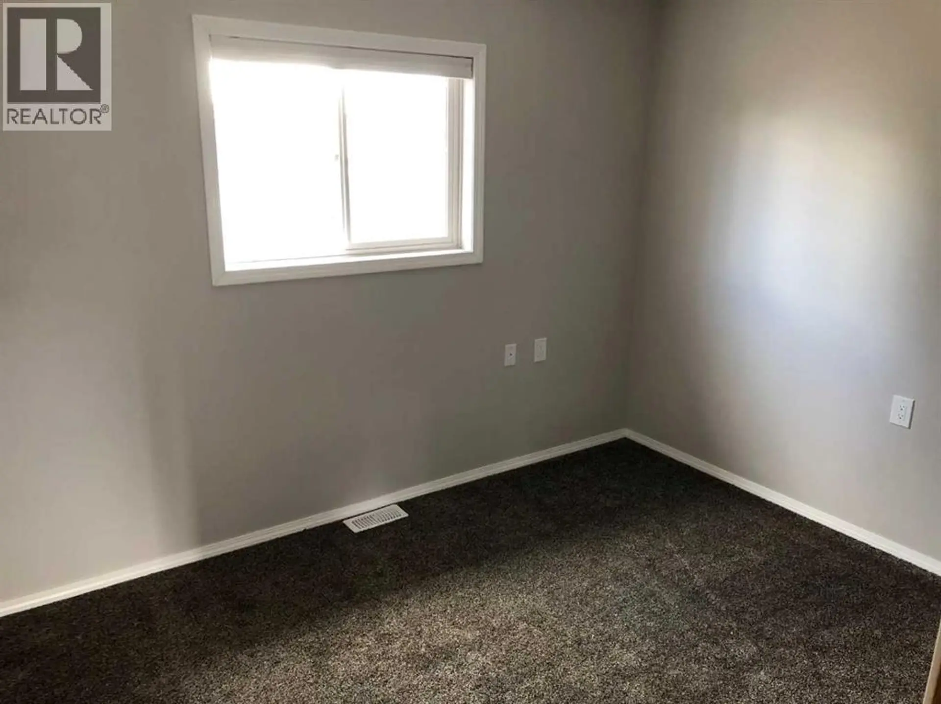 Property at 105 1 A STREET, Linden, AB