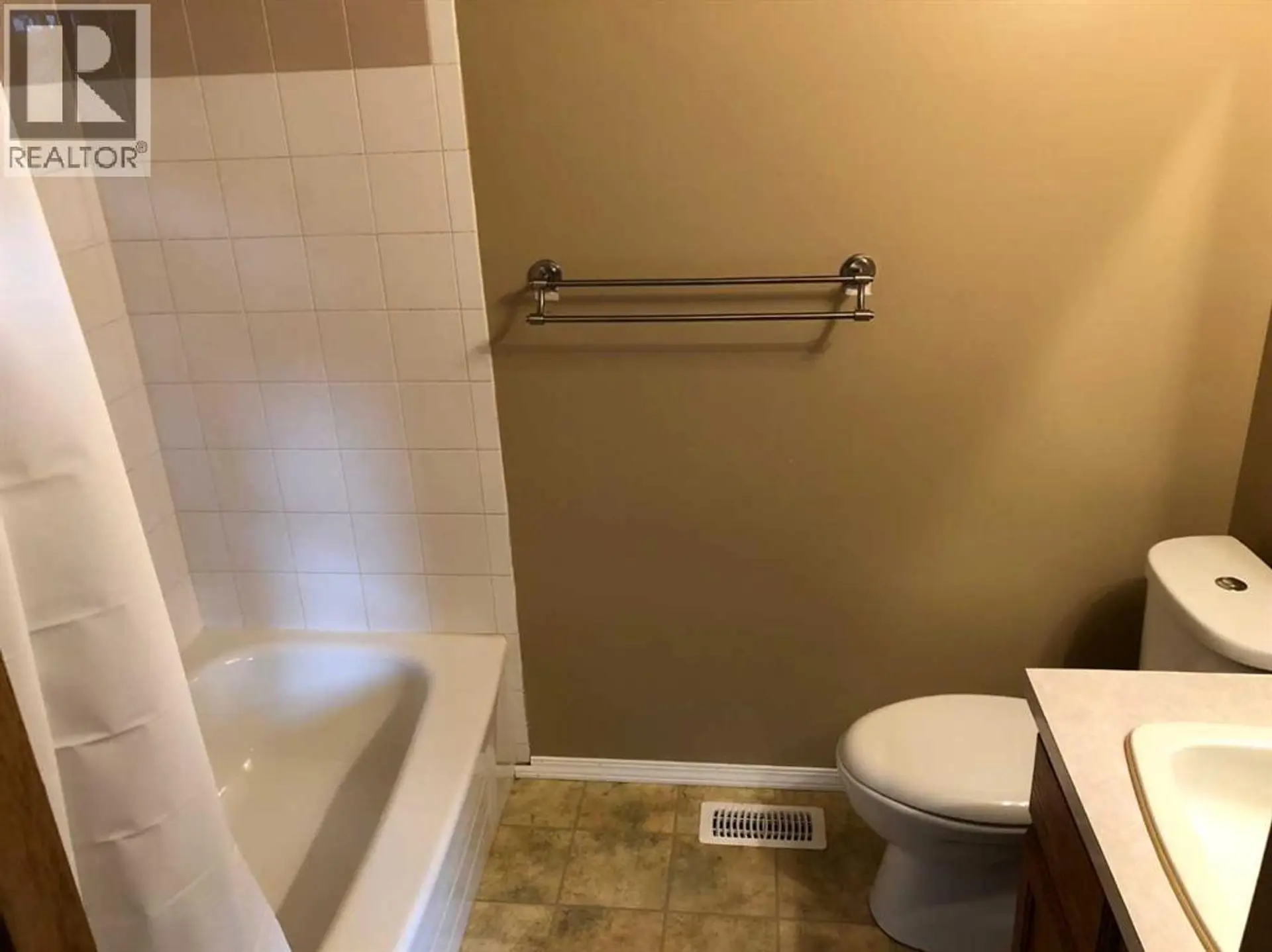 Property at 105 1 A STREET, Linden, AB