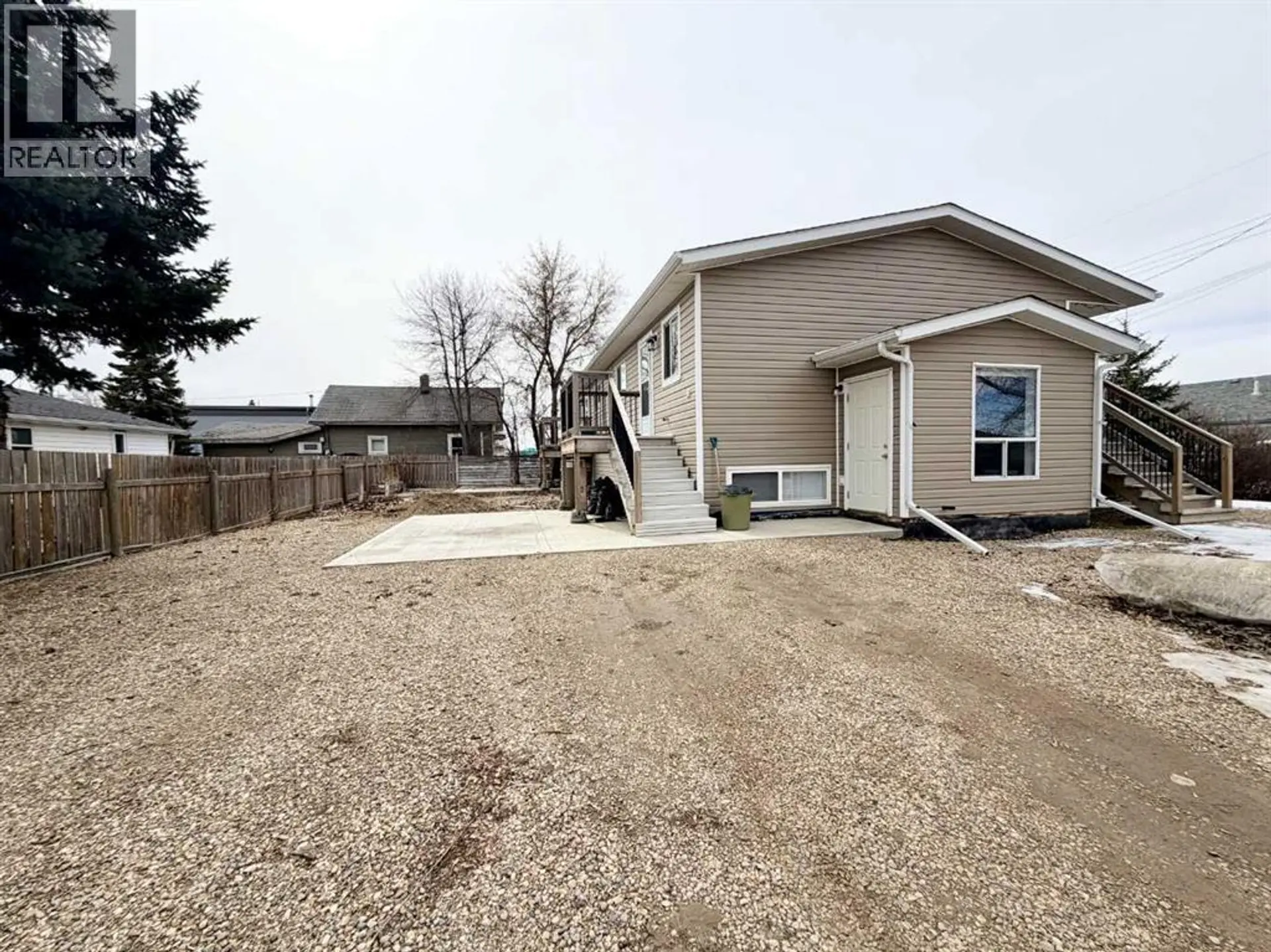 Property at 105 1 A STREET, Linden, AB