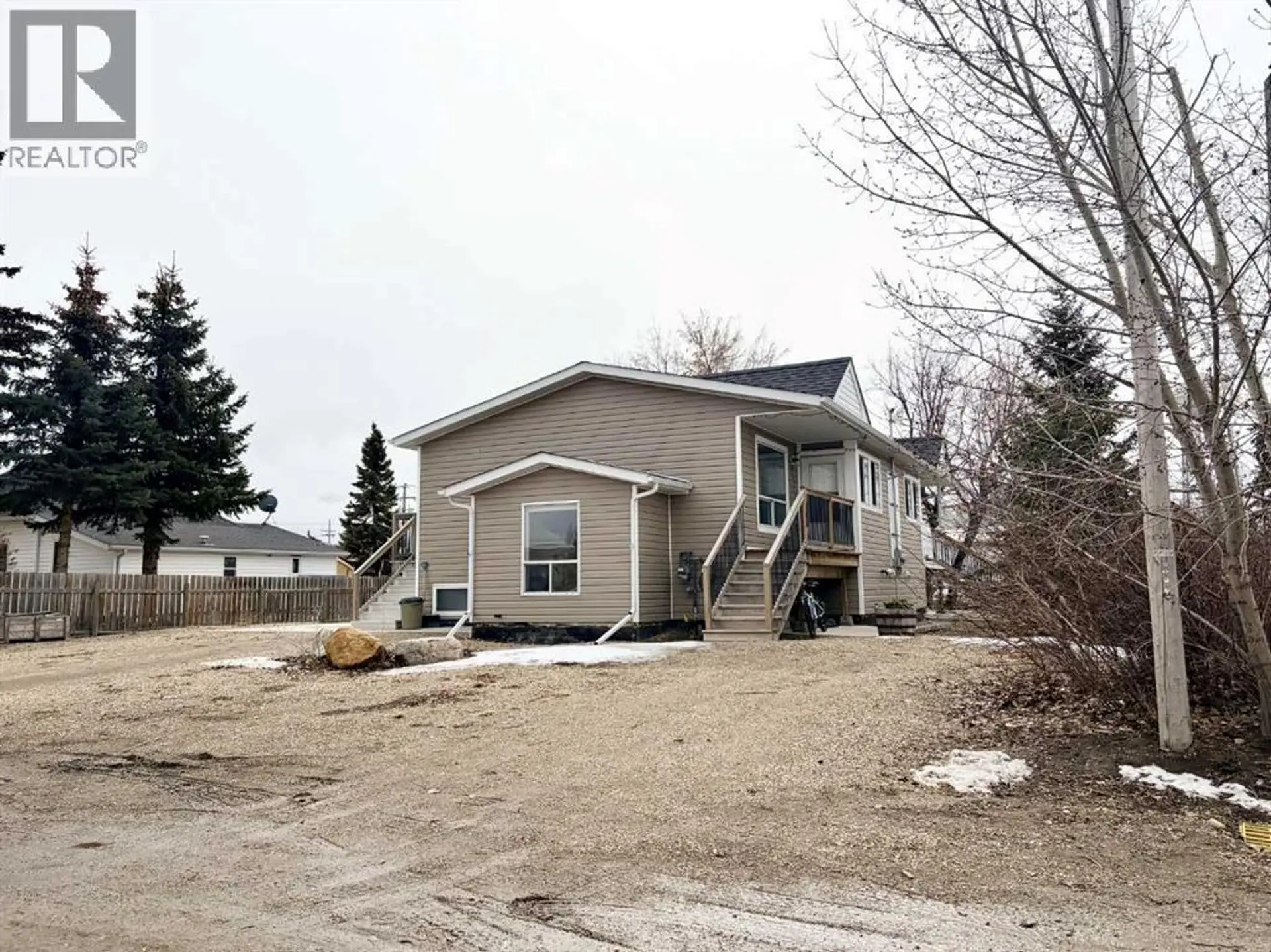 Property at 105 1 A STREET, Linden, AB