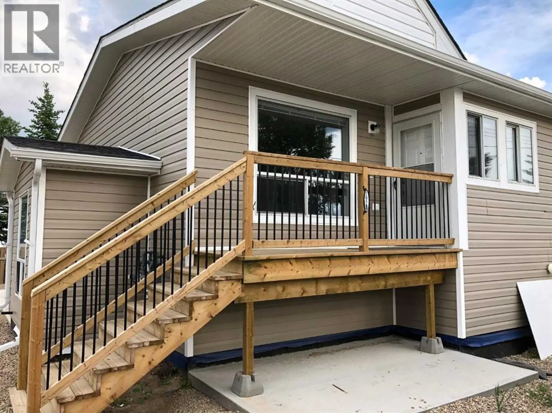 Property at 105 1 A STREET, Linden, AB