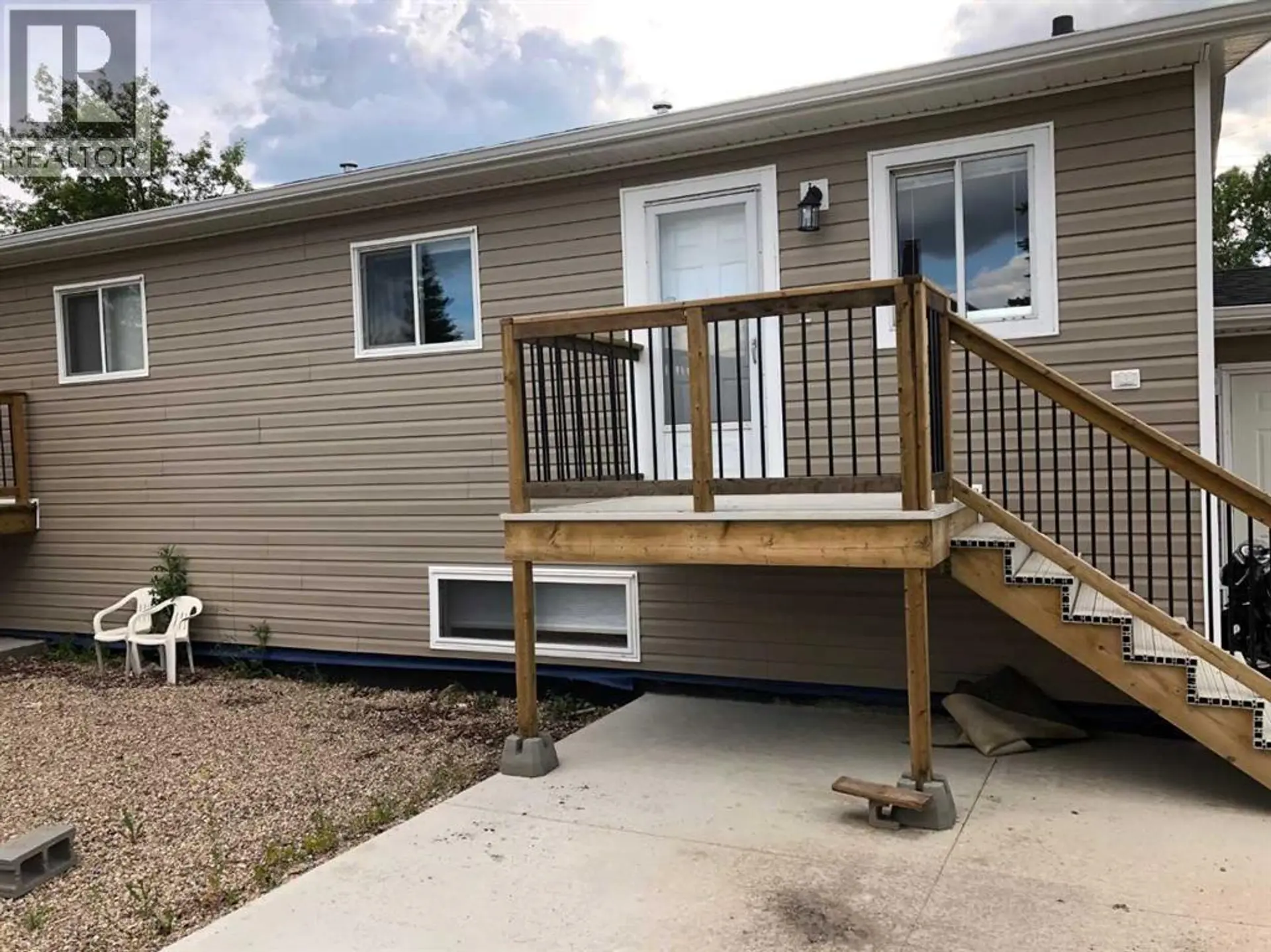 Property at 105 1 A STREET, Linden, AB