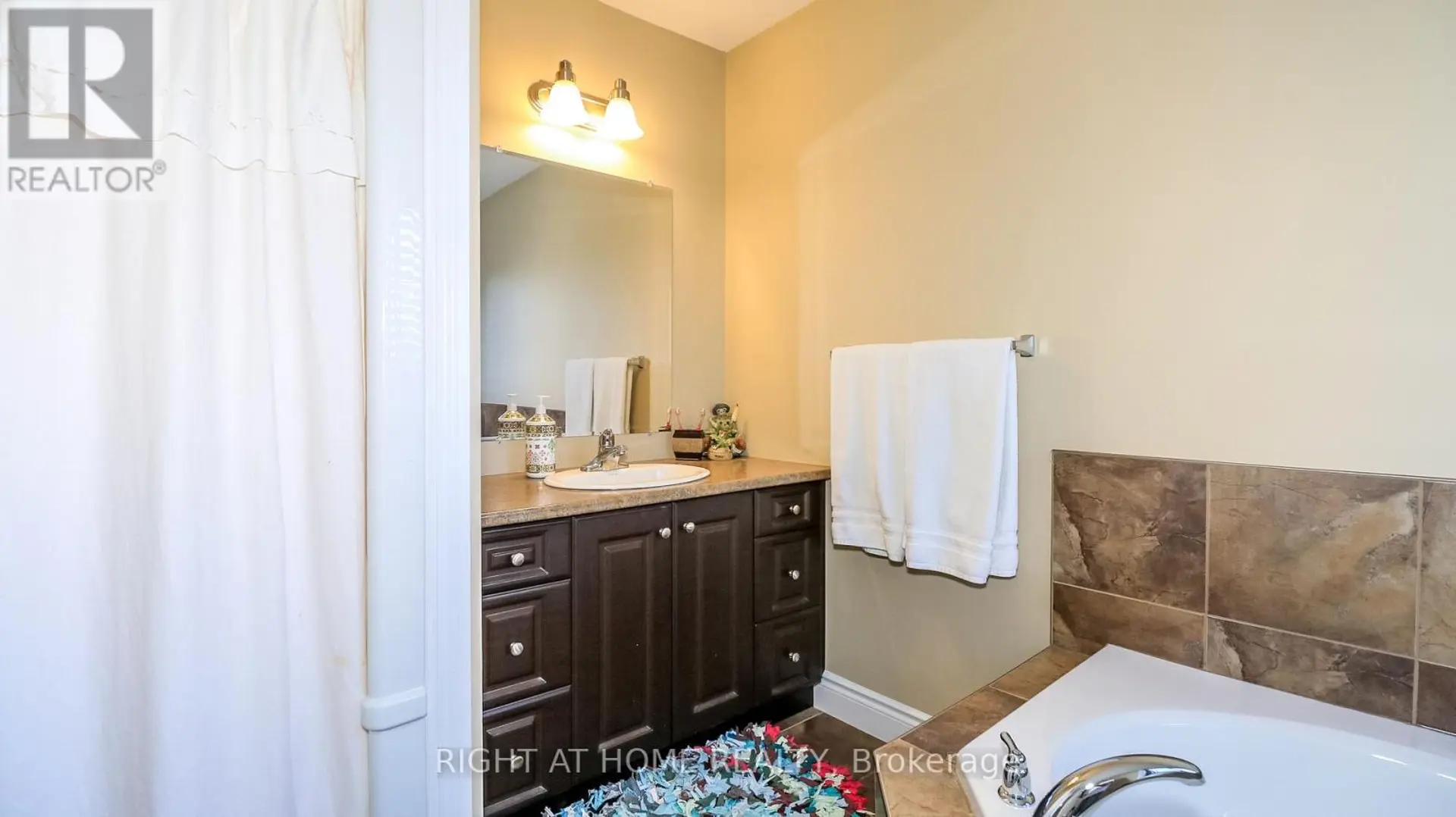 28 HUNTER AVENUE - Image 15