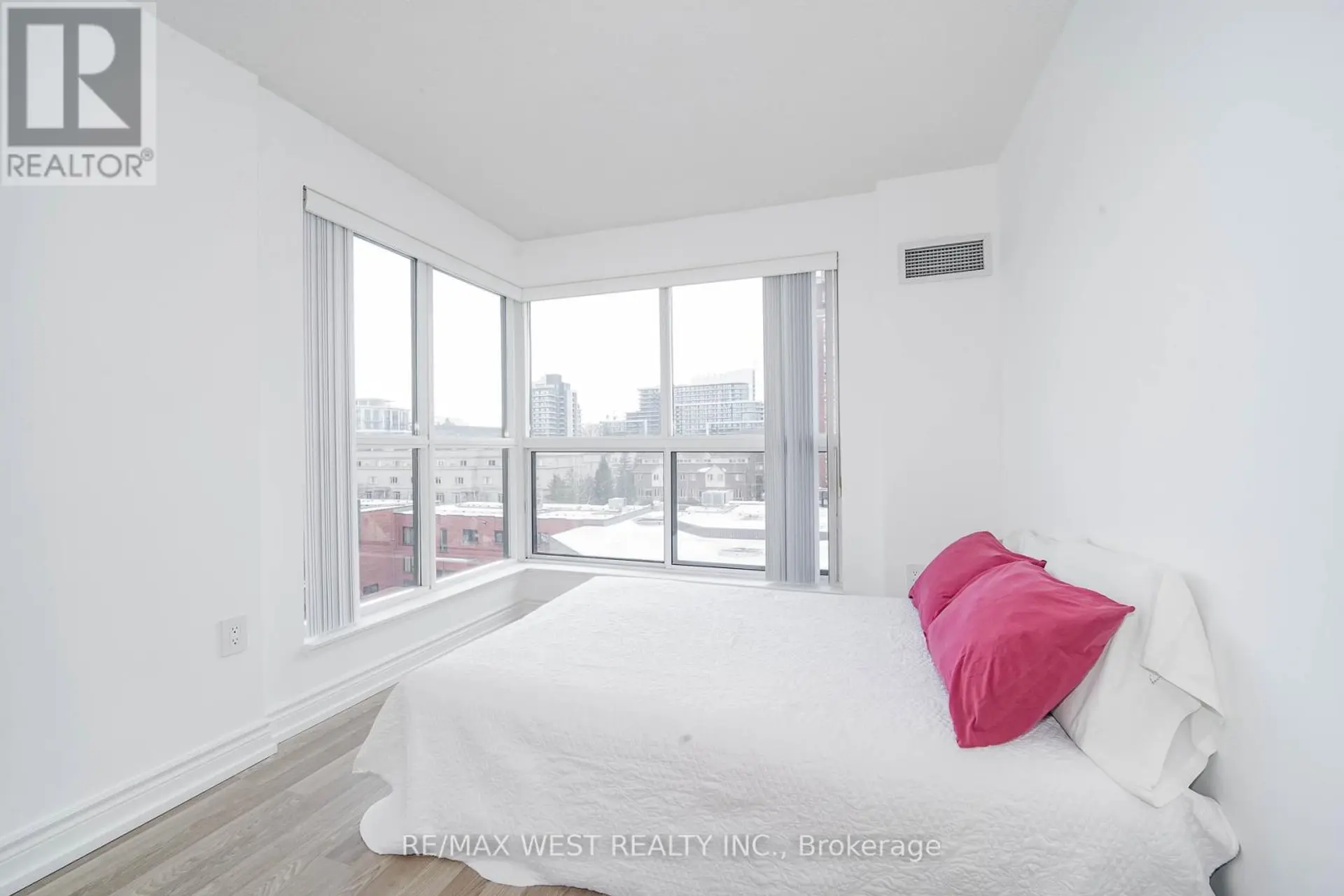 #602 1 HYCREST AVENUE - Image 7