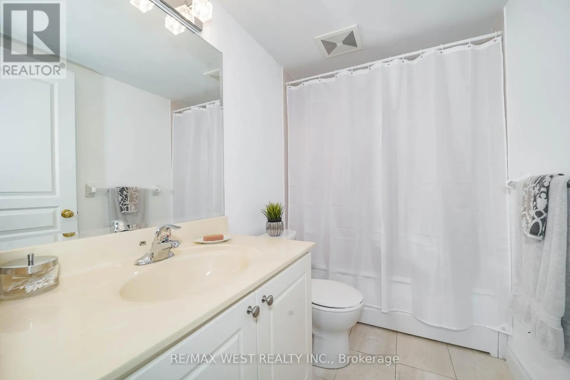 #602 1 HYCREST AVENUE - Image 8